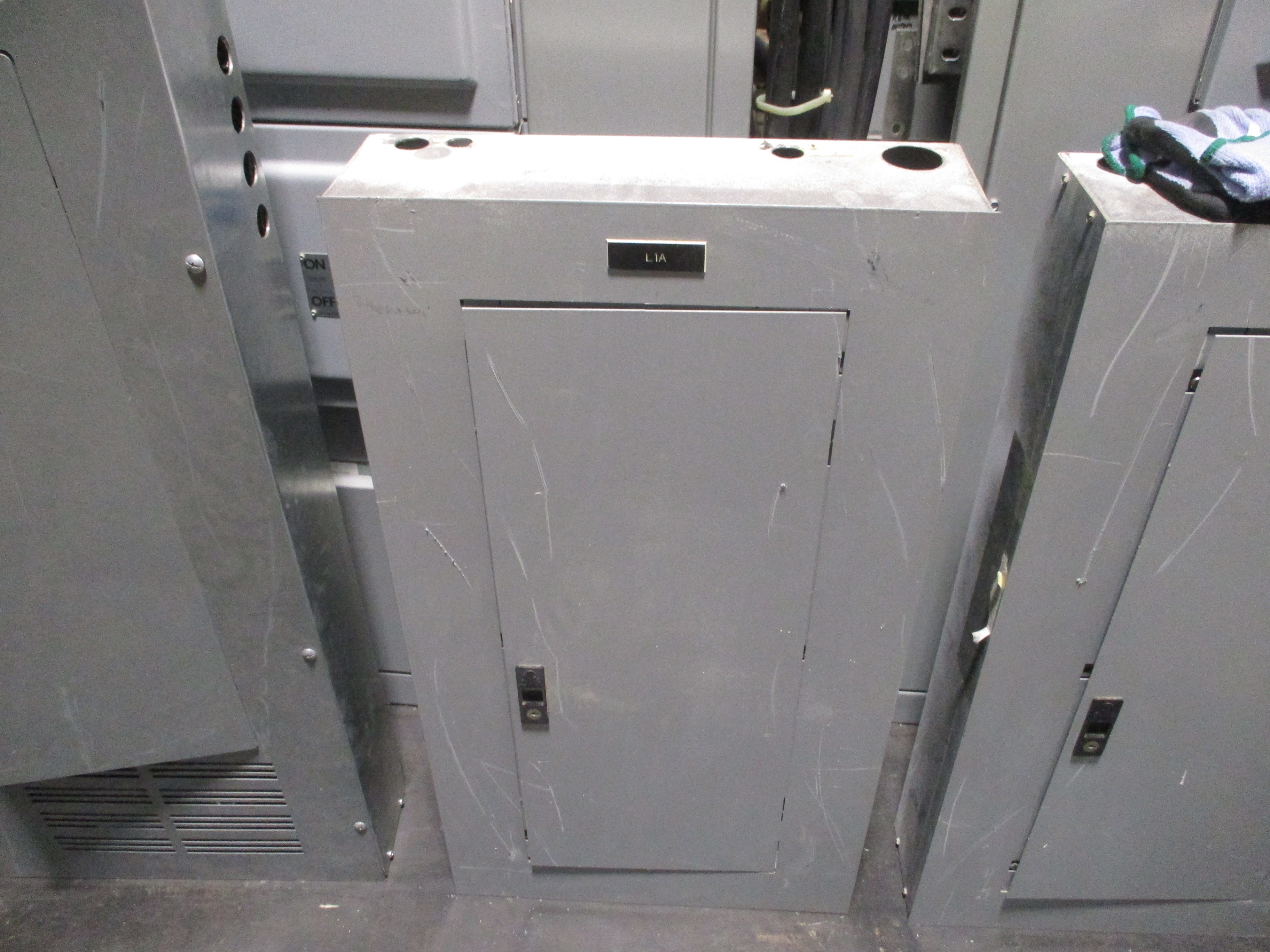 GE Main Lug Circuit Breaker Panel AF37S  208Y/120V 125A Max 3Ph 4W 30-Circuit