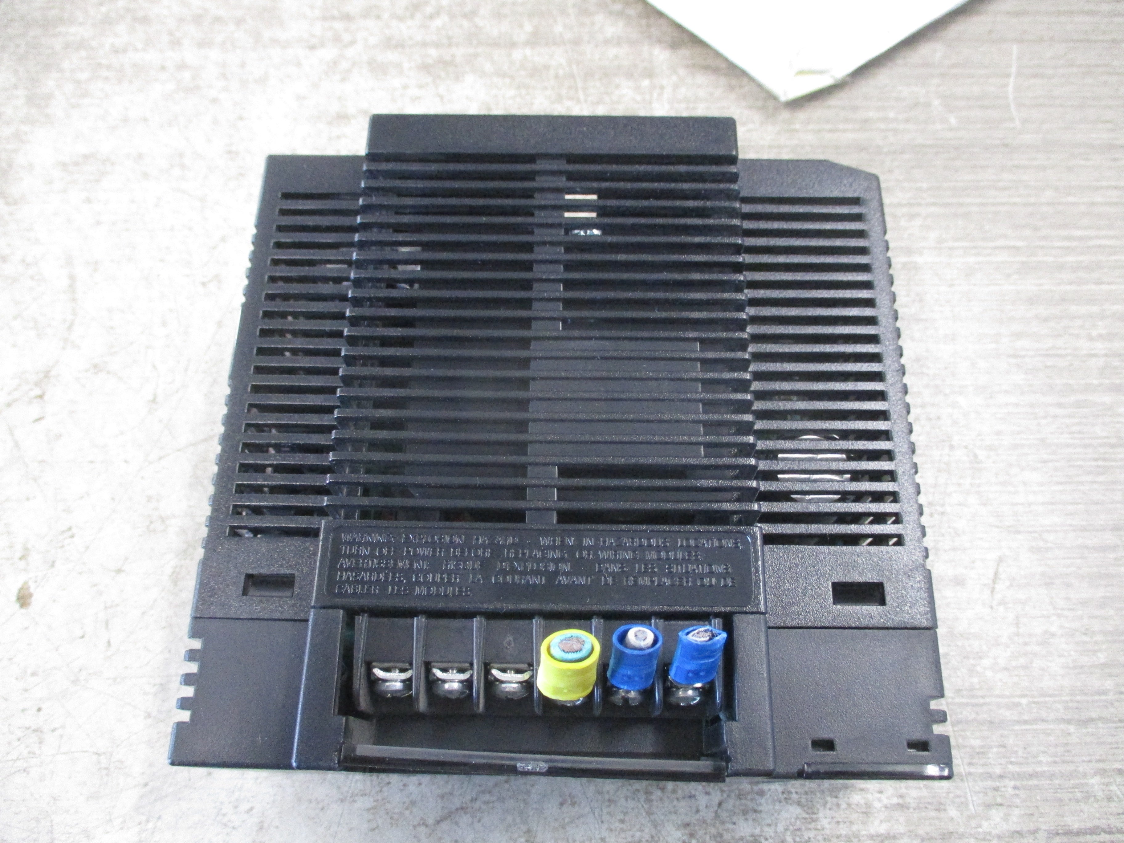 GE Fanuc Power Supply IC693PWR331D 30W 24VDC *No Port Cover* Used