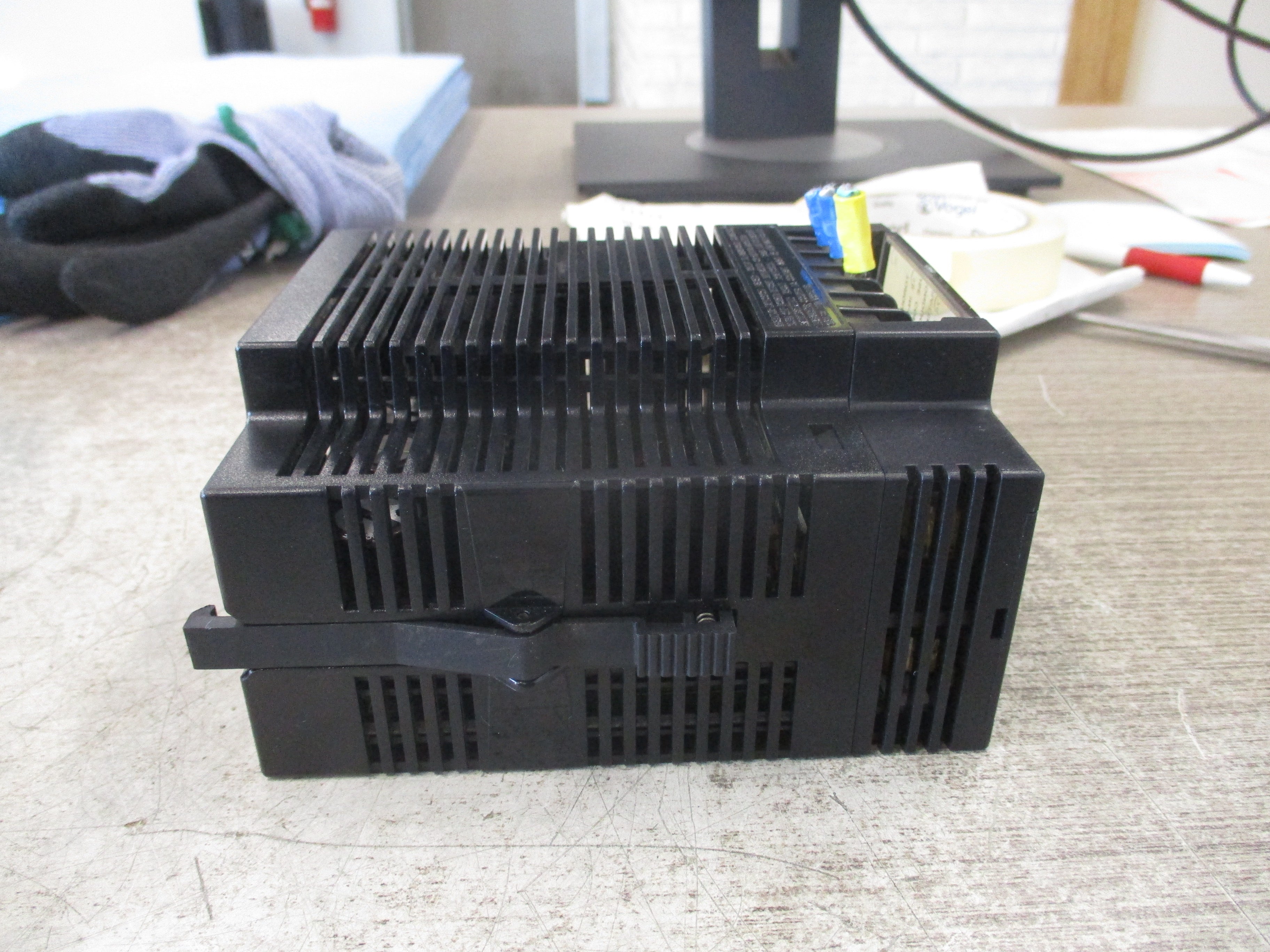 GE Fanuc Power Supply IC693PWR331D 30W 24VDC *No Port Cover* Used