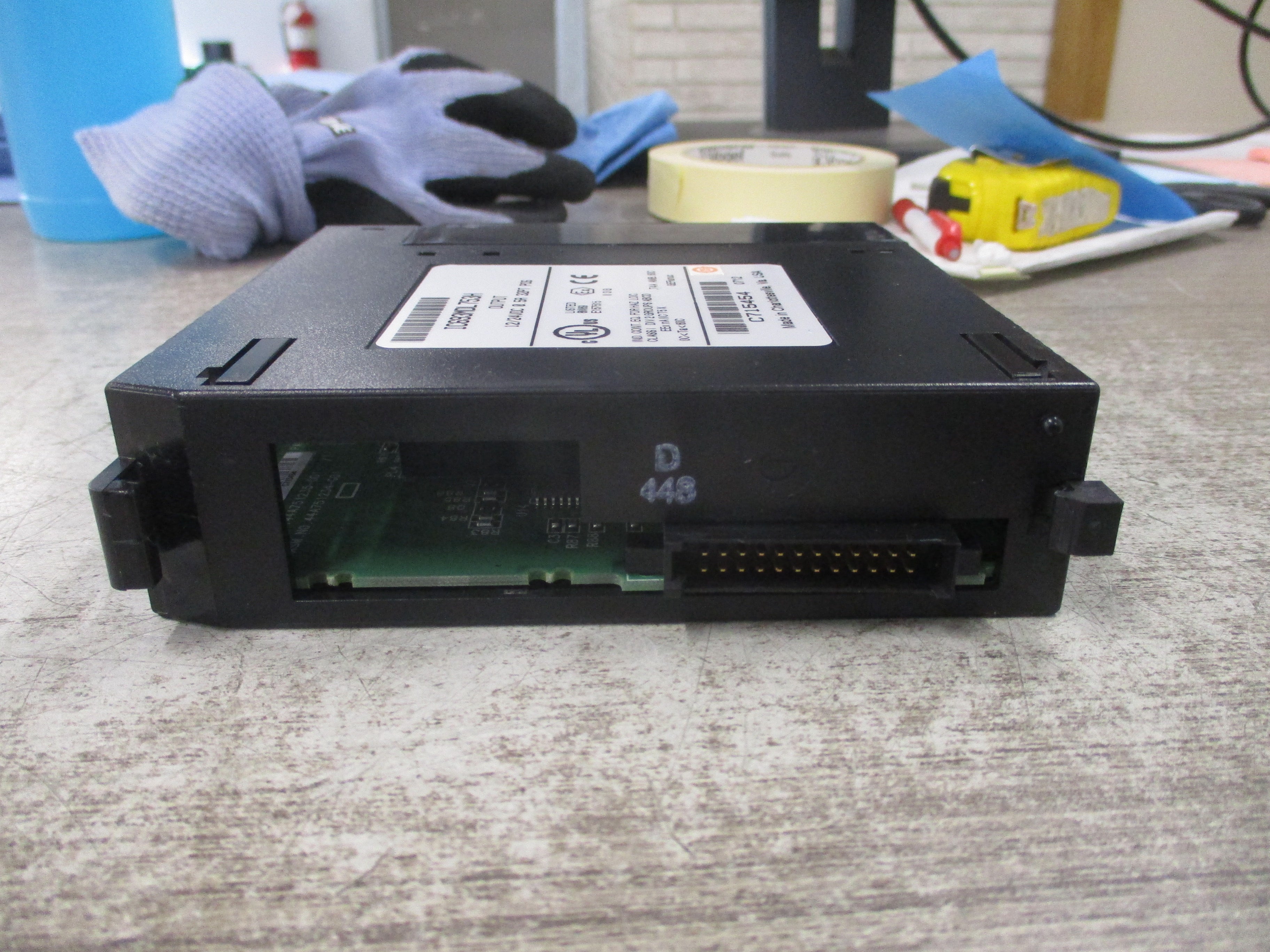 GE Fanuc Output Module IC693MDL753H 12/24VDC 0.5A 32PT *Missing Front Top Cover*