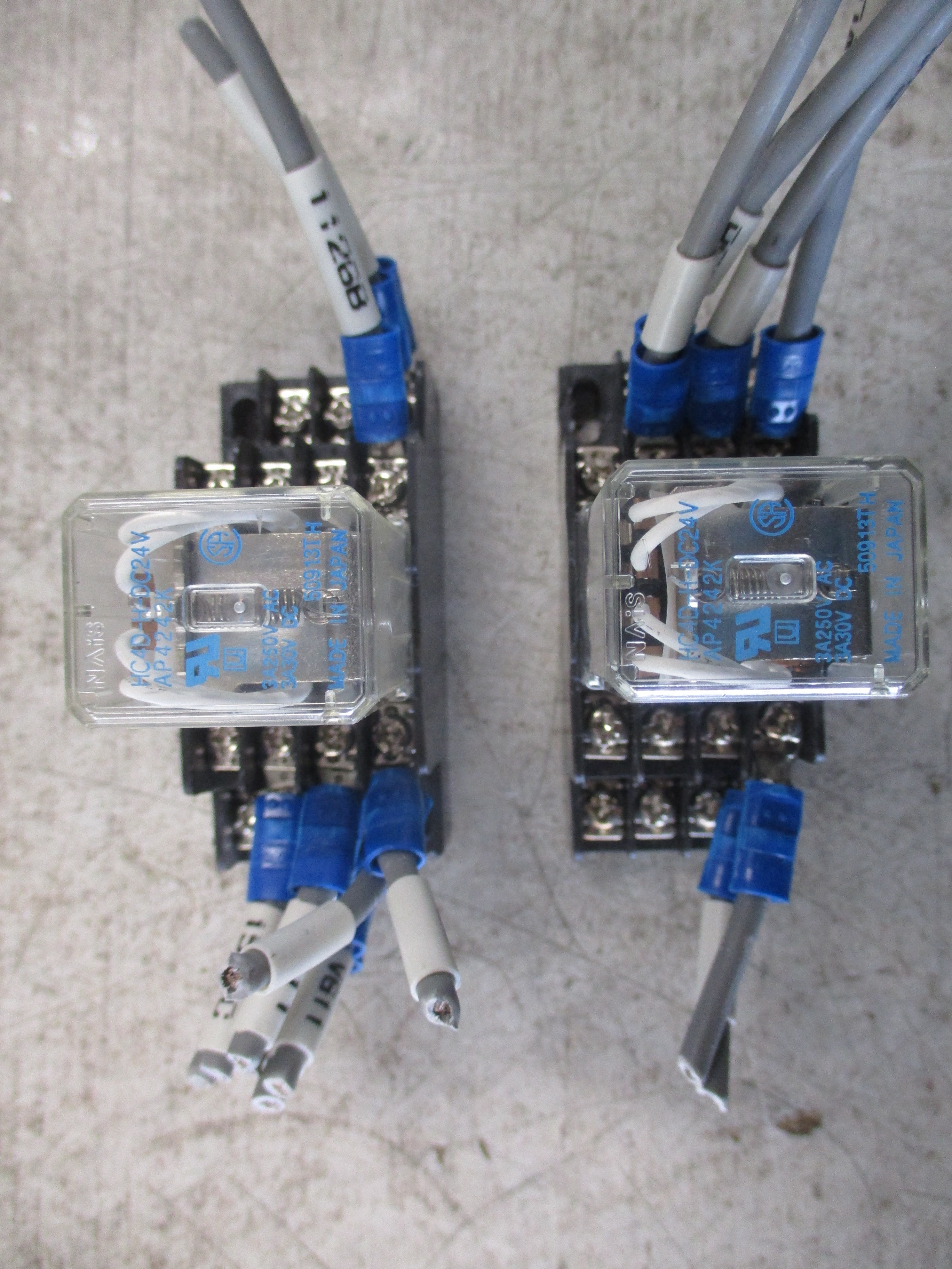 NAiS Relay HC4D-H-DC24V 24VDC Coil W/Base *Lot of 2* Used