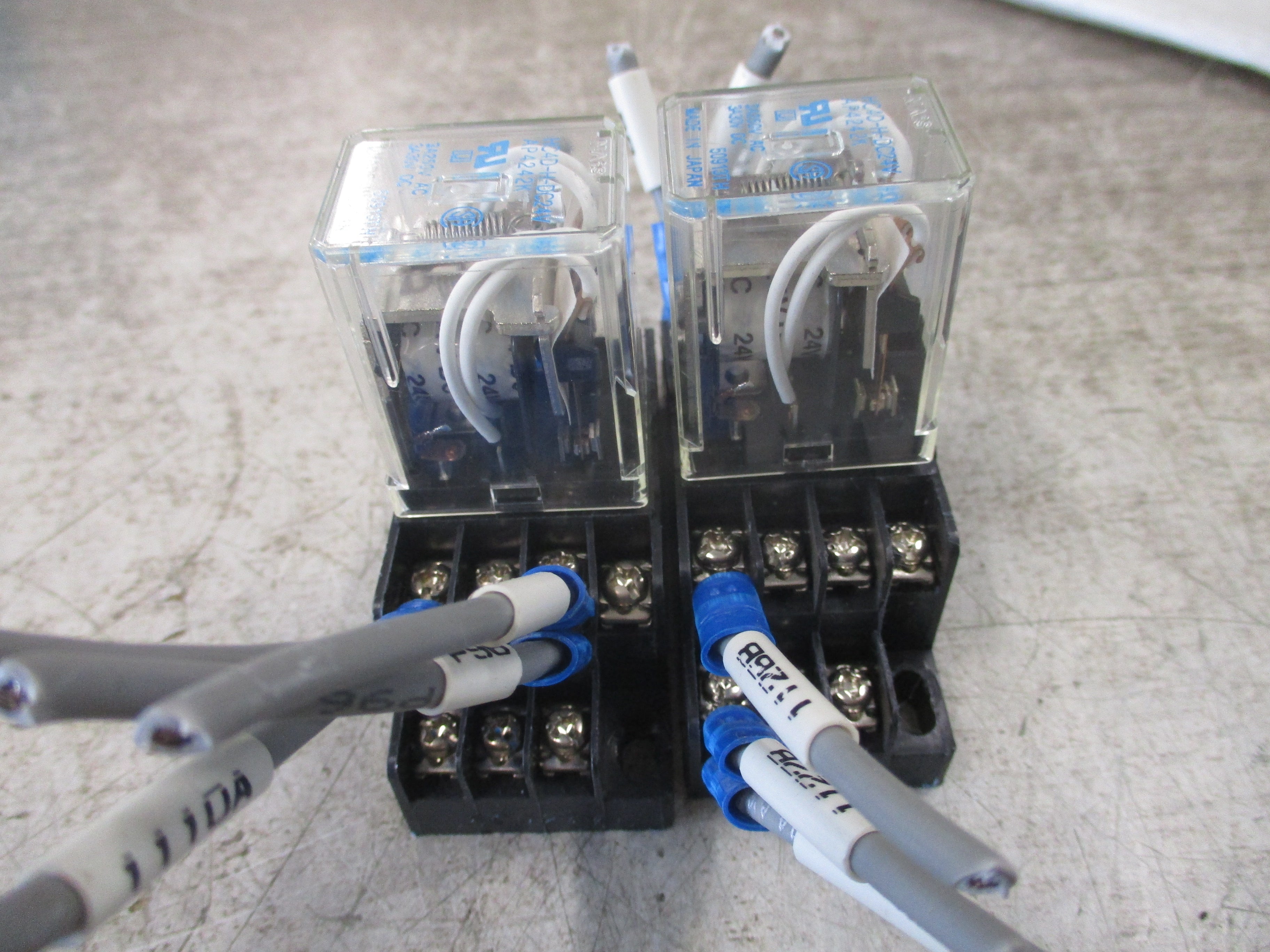 NAiS Relay HC4D-H-DC24V 24VDC Coil W/Base *Lot of 2* Used