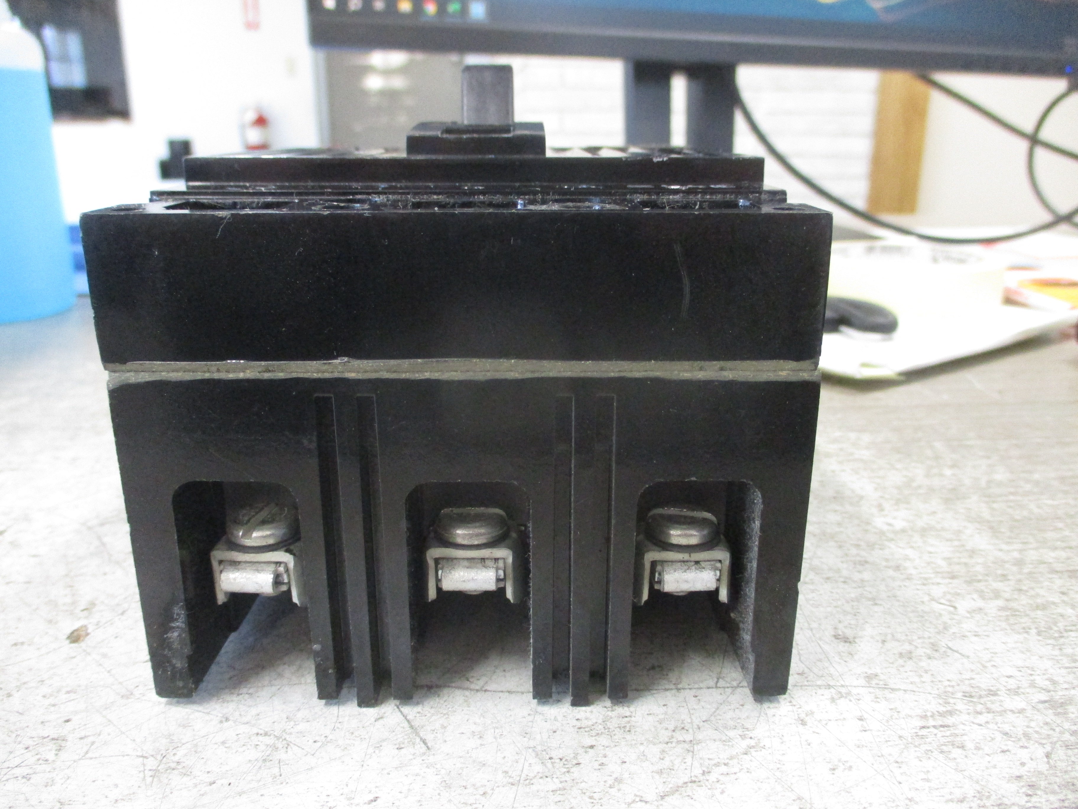 GE Circuit Breaker TEB132010WL 10A 240V 3P New Surplus