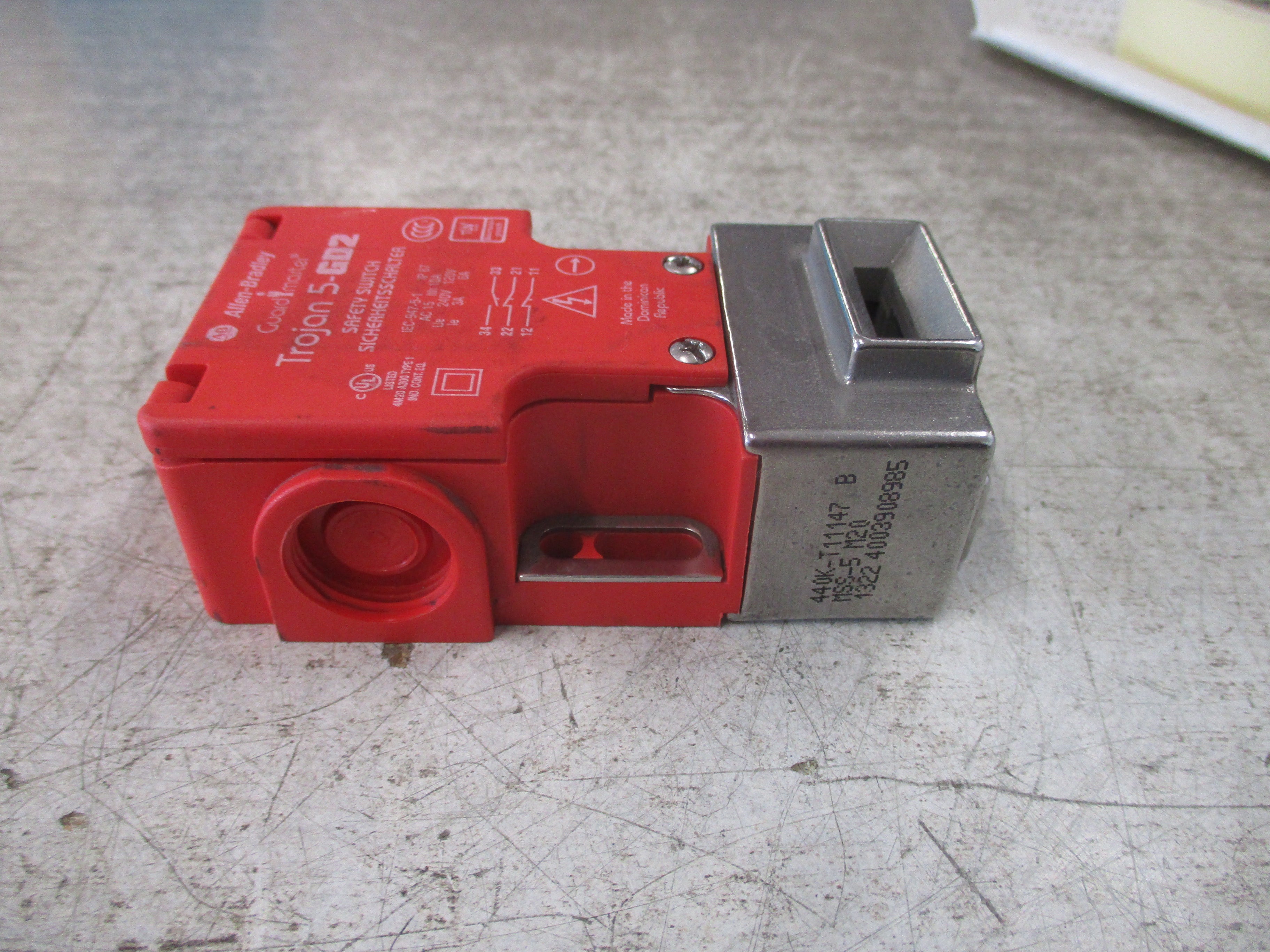 Allen-Bradley Guard Master Trojan 5-GD2 Safety Switch 440K-T11147 Ser. B