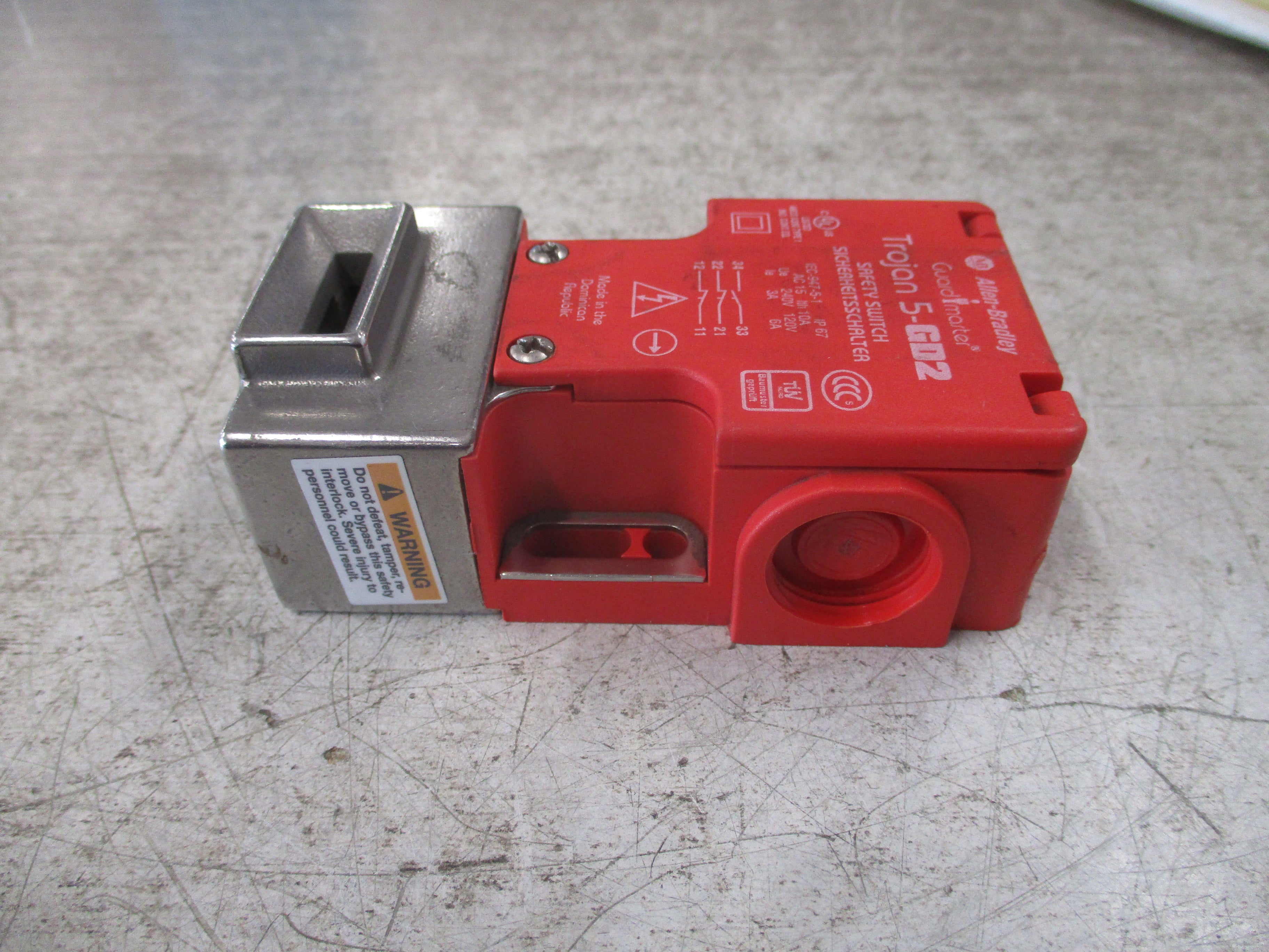 Allen-Bradley Guard Master Trojan 5-GD2 Safety Switch 440K-T11147 Ser. B
