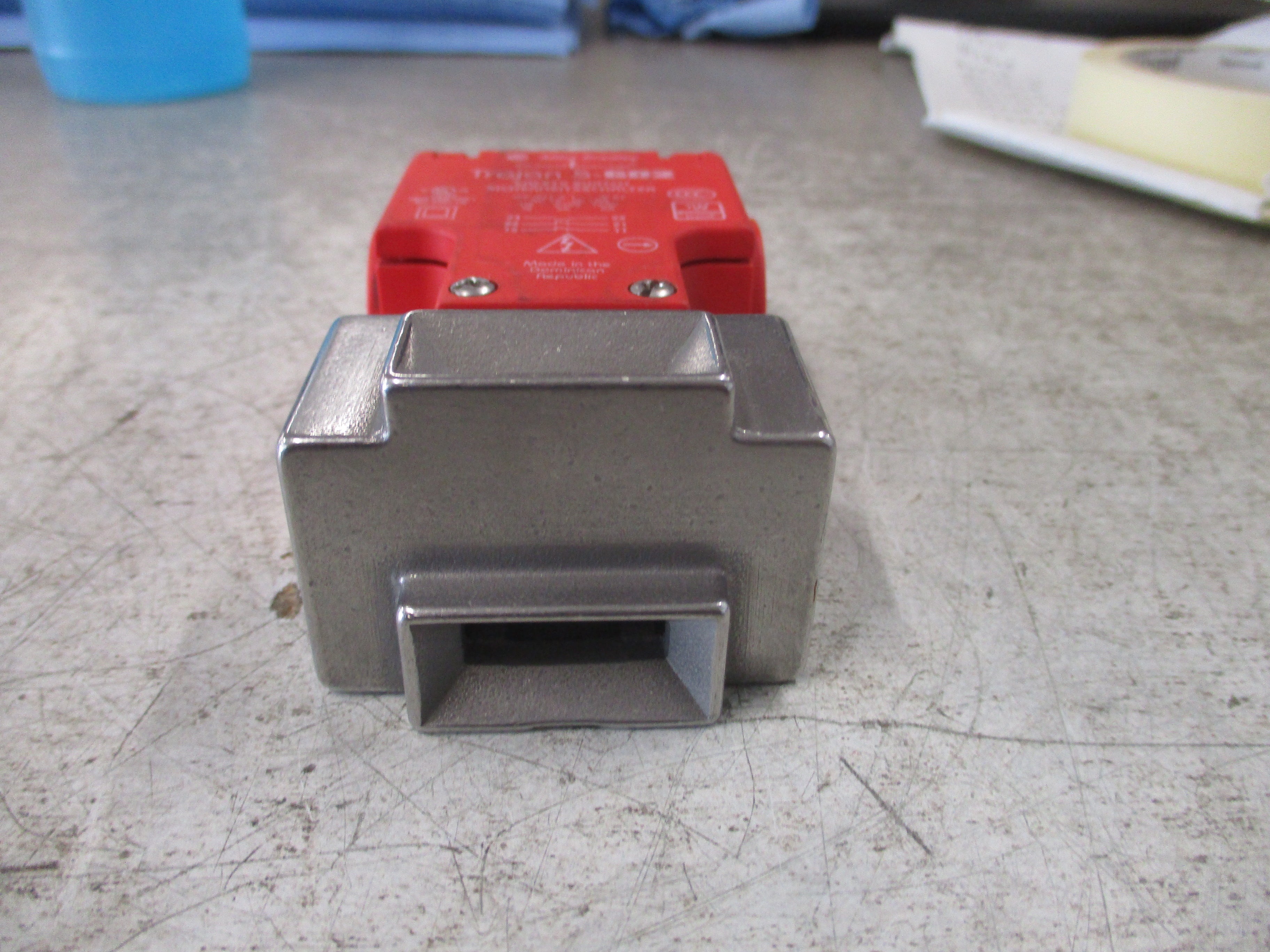 Allen-Bradley Guard Master Trojan 5-GD2 Safety Switch 440K-T11147 Ser. B