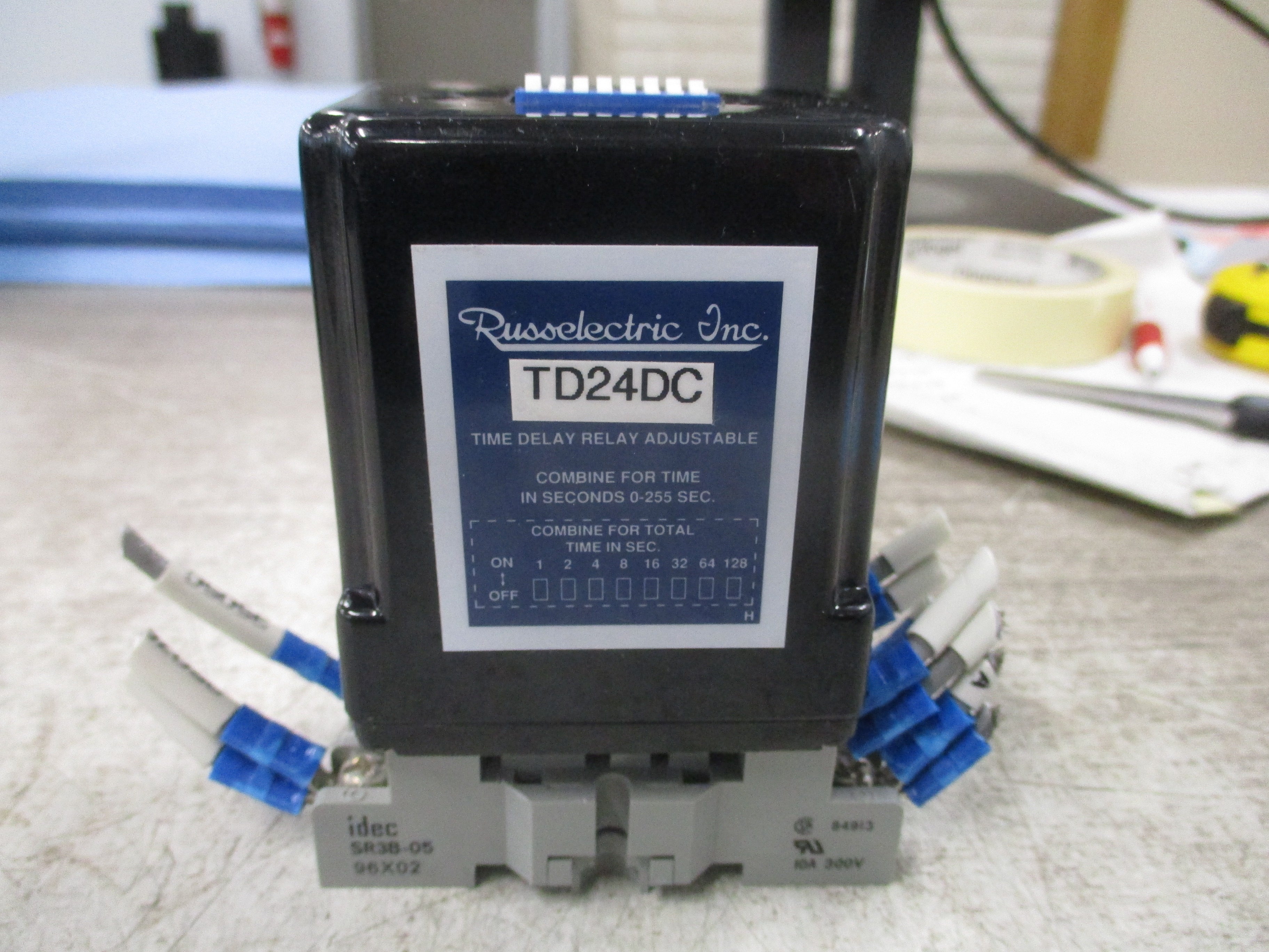Russelectric Adjustable Time delay Relay TD24DC Range: 0-255 sec. W/Base Used