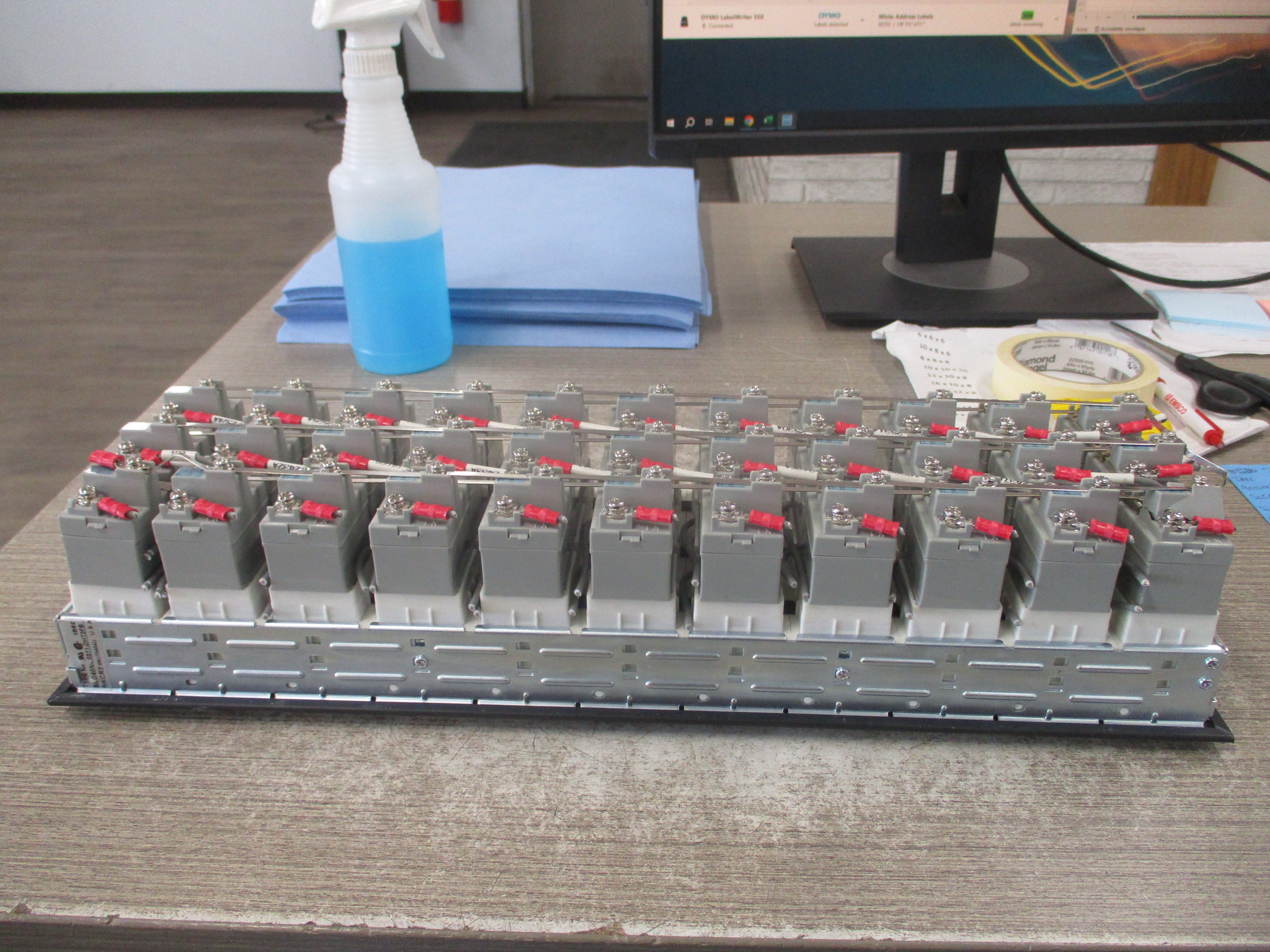 Idec Annunciator SLC40N-0311-DHT2FB Size: 11x3 *(2) Broken Relays* Used