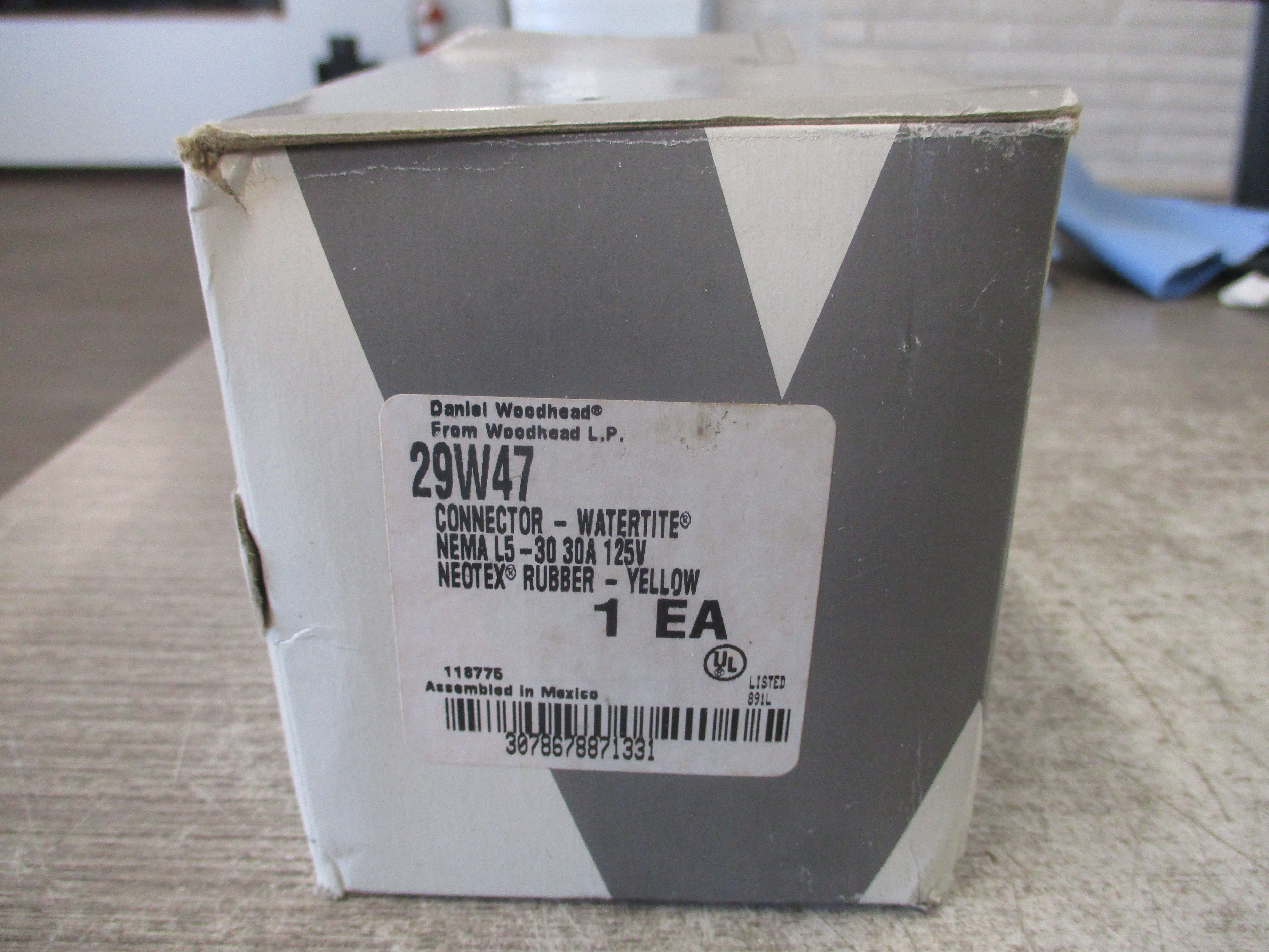 Daniel Woodhead Watertite Connector 29W47 30A 125V Nema L5-30 Yellow New Surplus