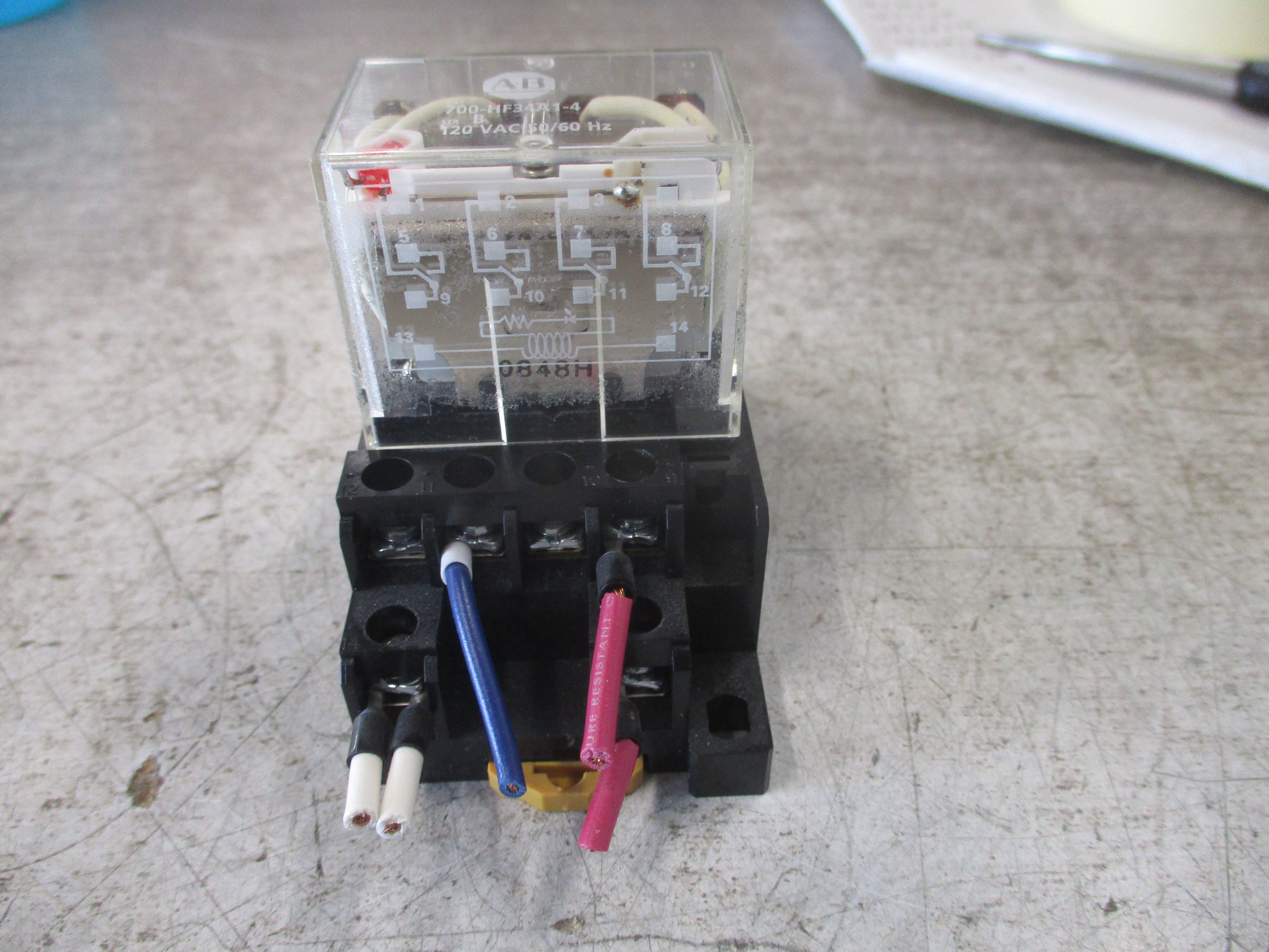 Allen-Bradley Relay w/ Base 700-HF34A1-4 120VAC 50/60Hz Used
