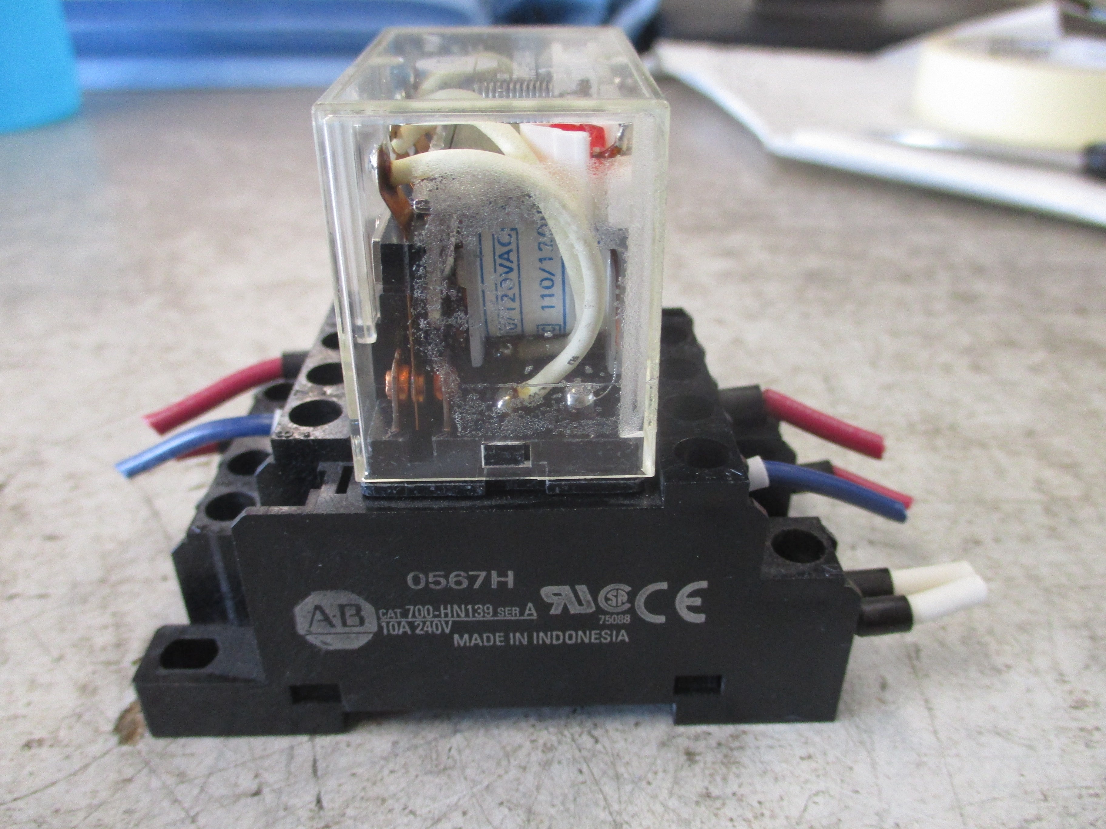 Allen-Bradley Relay w/ Base 700-HF34A1-4 120VAC 50/60Hz Used
