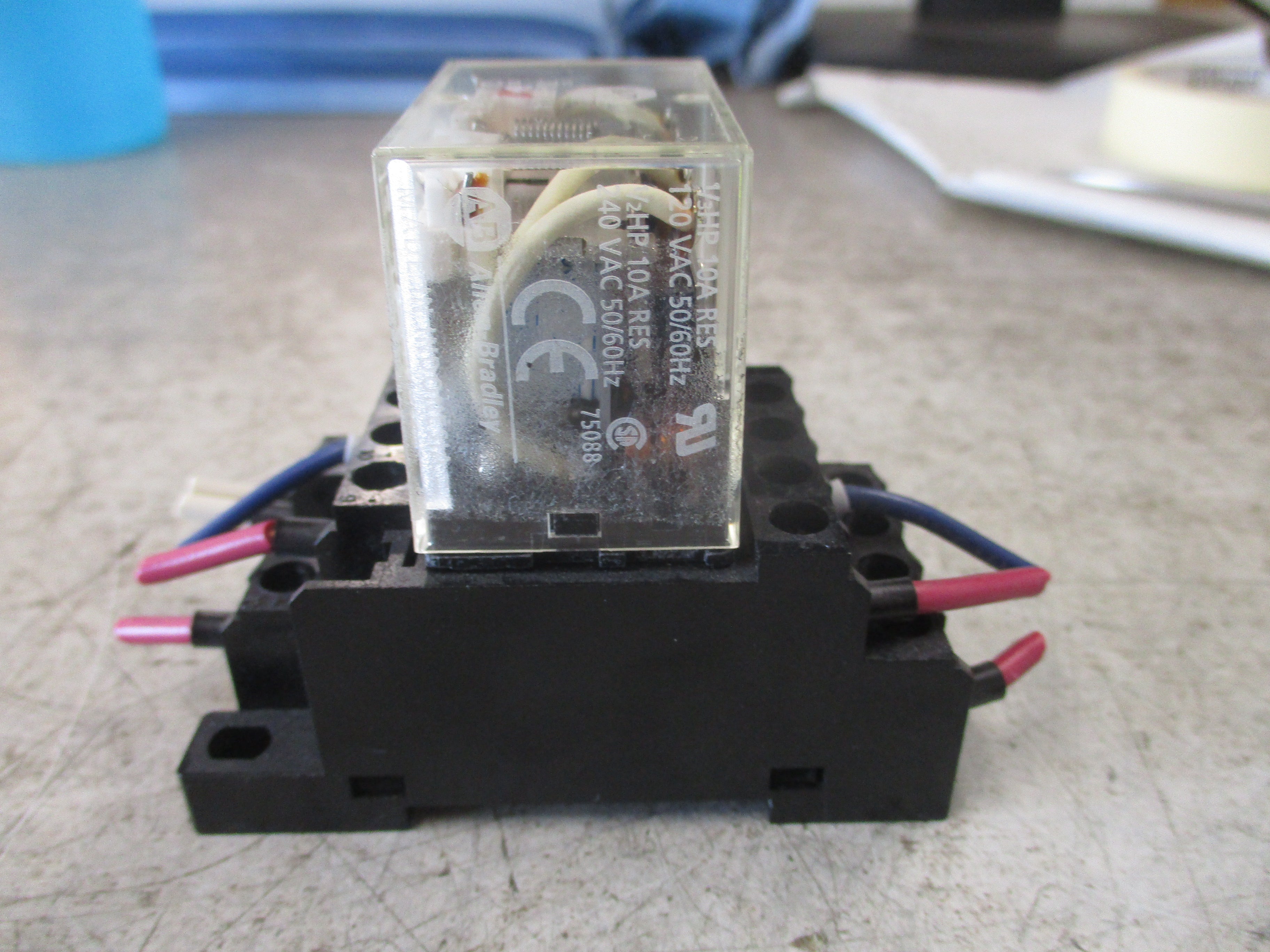 Allen-Bradley Relay w/ Base 700-HF34A1-4 120VAC 50/60Hz Used
