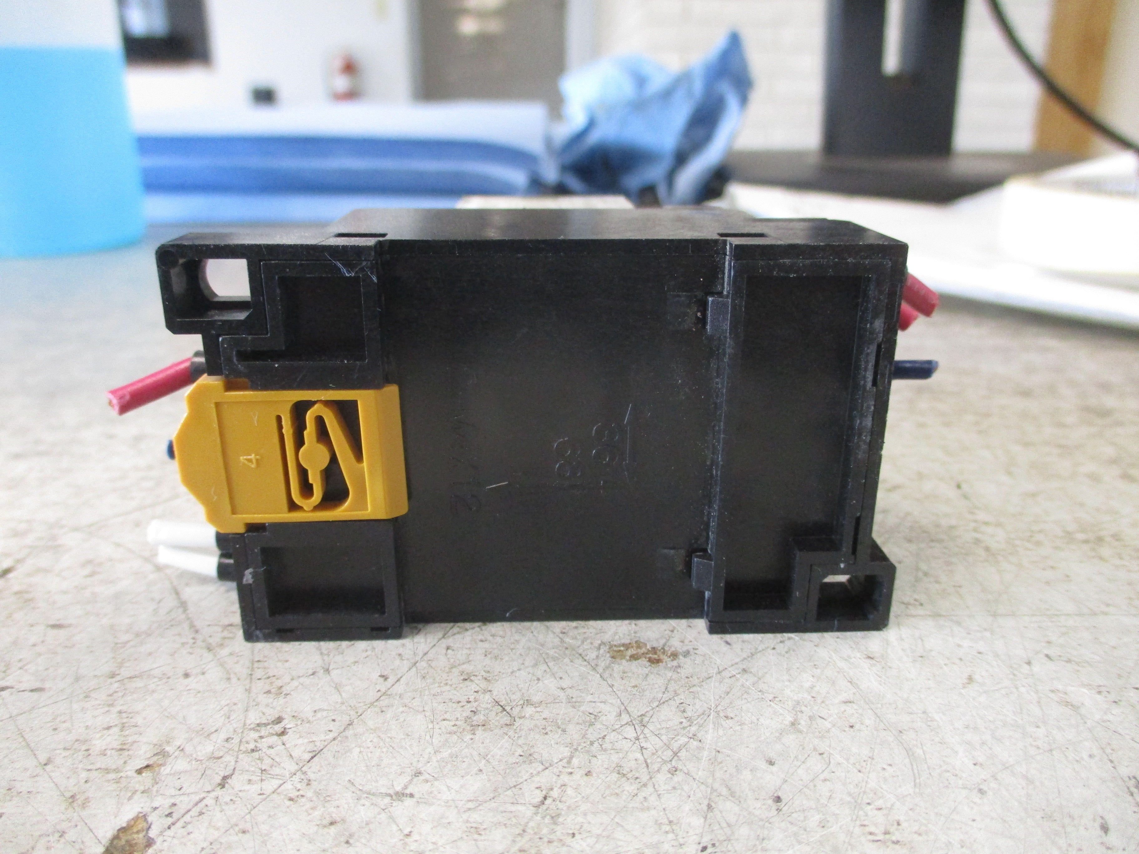 Allen-Bradley Relay w/ Base 700-HF34A1-4 120VAC 50/60Hz Used