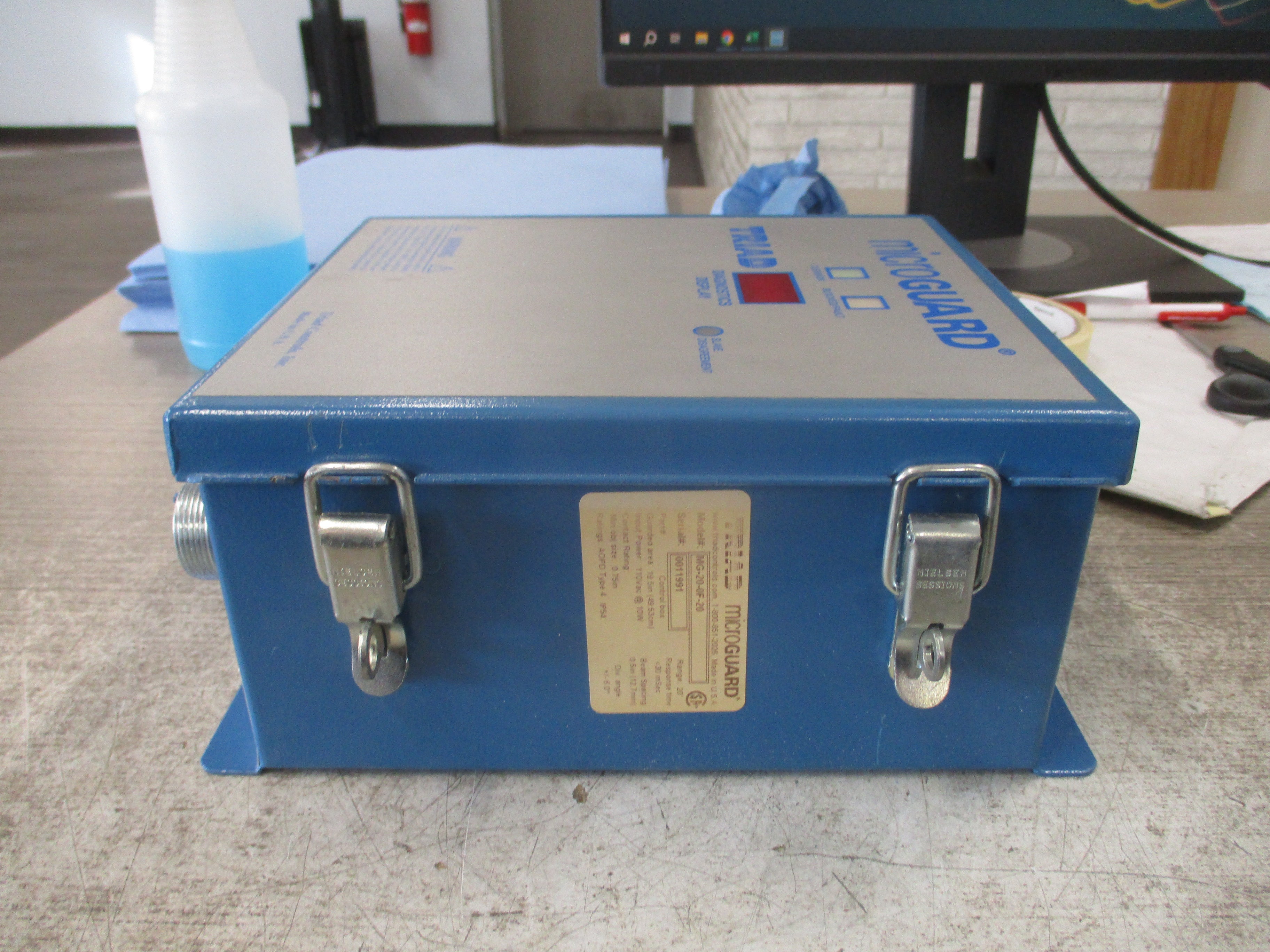 Triad Microguard Control Box MG-20-0F-20 110VAC 10W Used