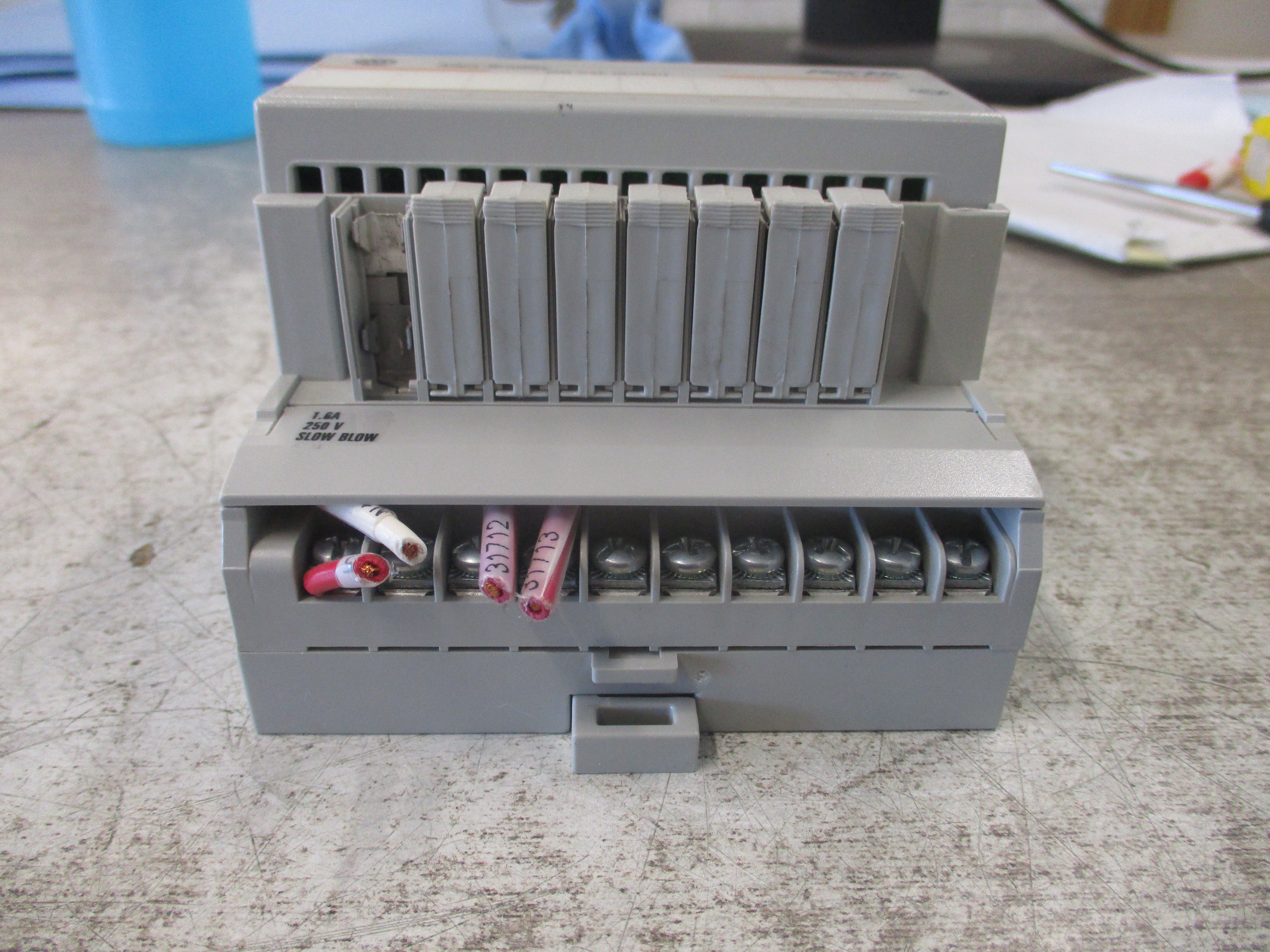 Allen-Bradley Flex I/O Input Module 1794-OA8 120VAC *Missing (1) Fuse Cover*