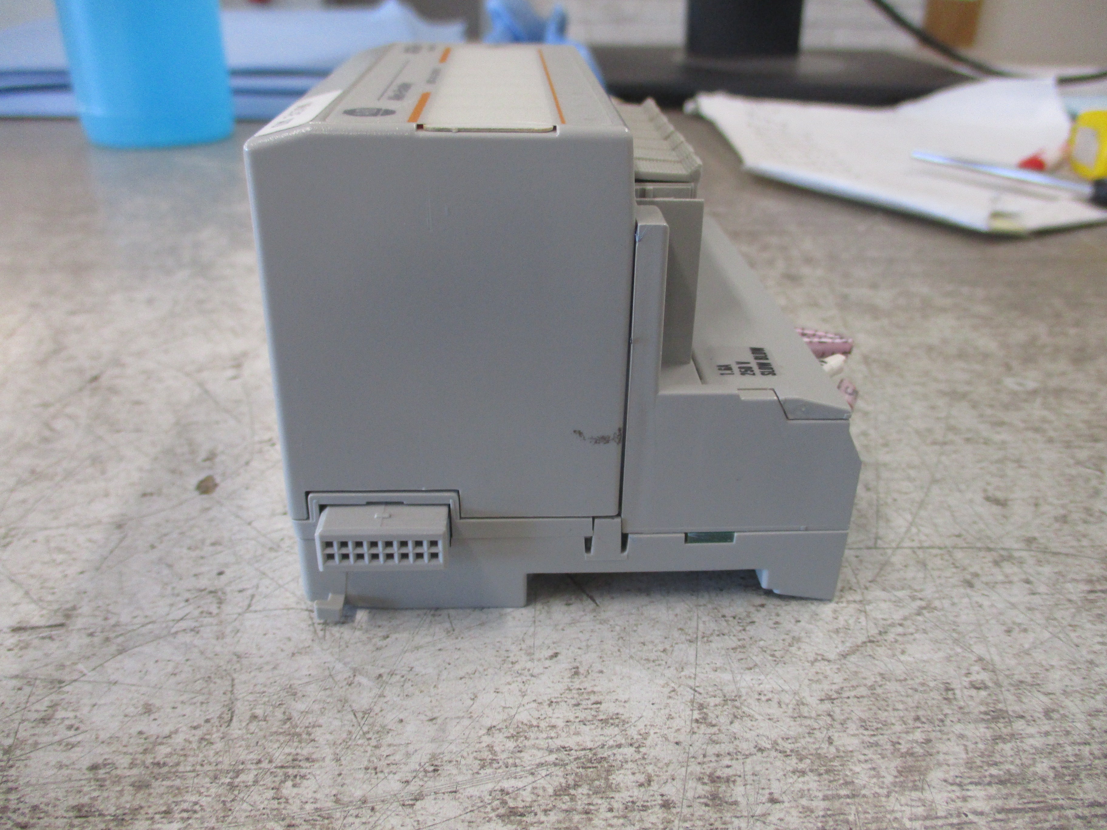 Allen-Bradley Flex I/O Input Module 1794-OA8 120VAC *Missing (1) Fuse Cover*