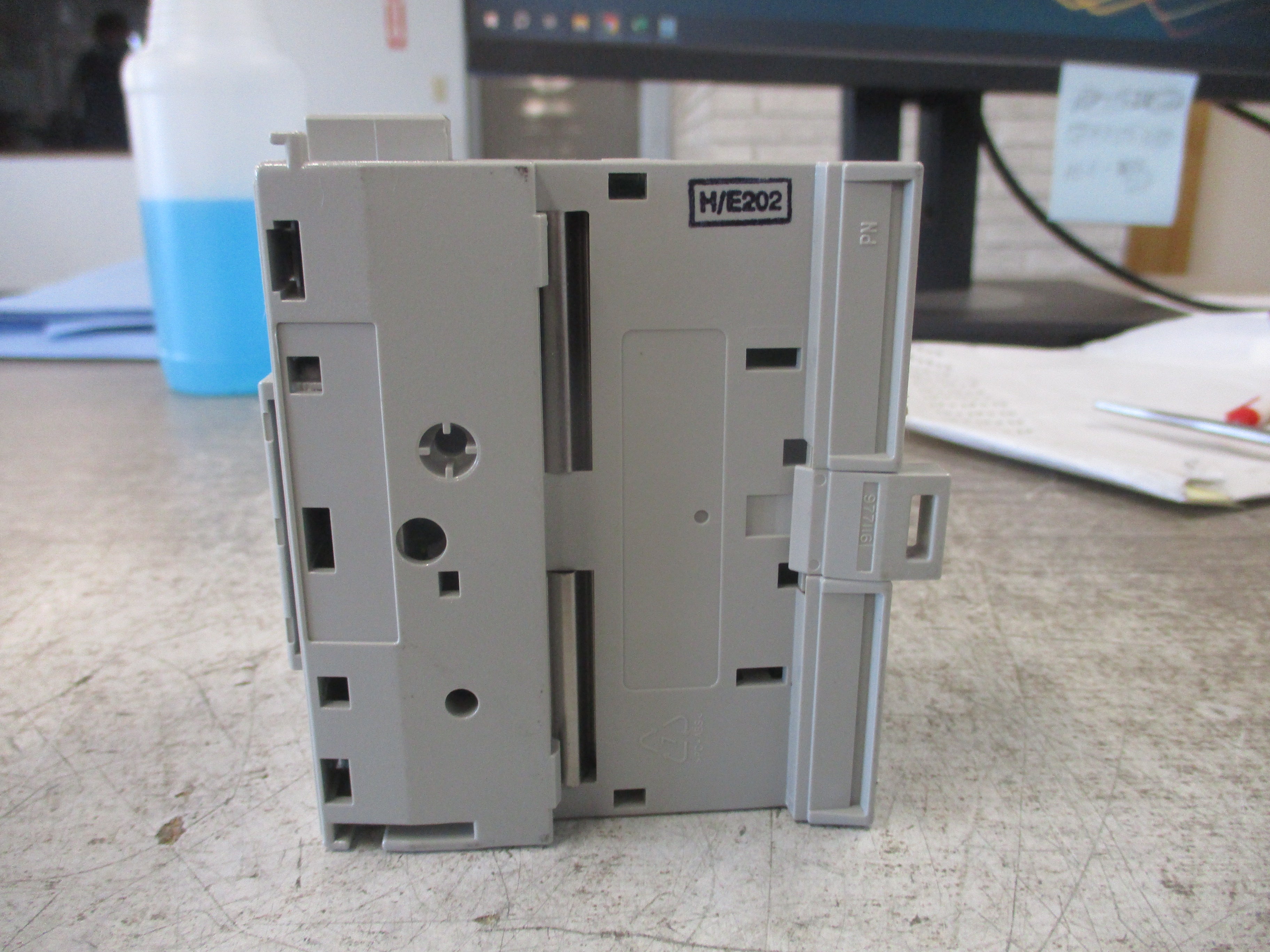 Allen-Bradley Flex I/O Input Module 1794-OA8 120VAC *Missing (1) Fuse Cover*