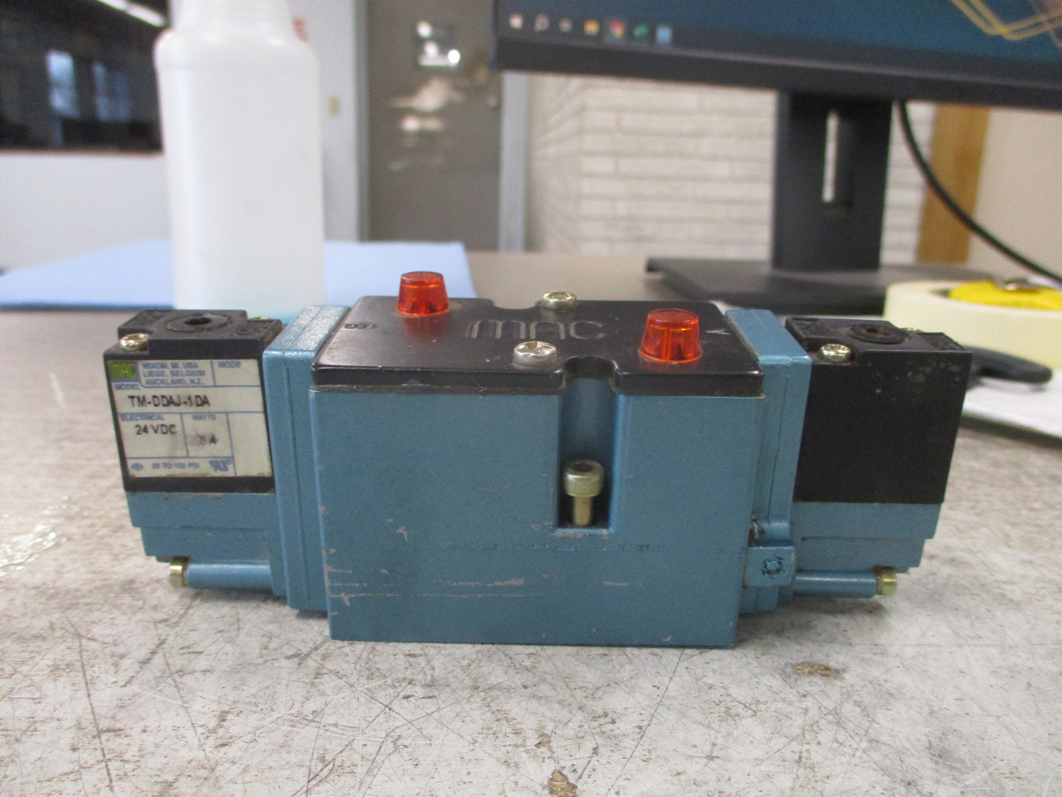 MAC Solenoid Valve 82A-FC-BK2-TM-DDAP-1DA Used