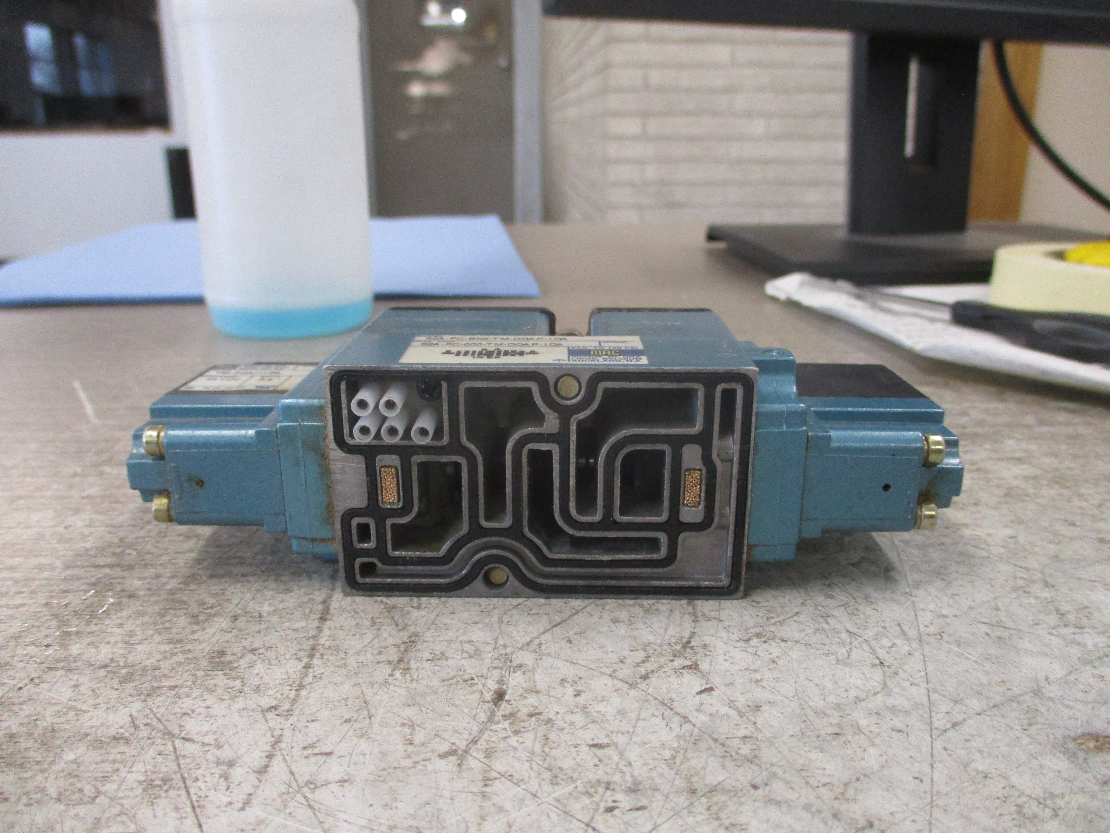 MAC Solenoid Valve 82A-FC-BK2-TM-DDAP-1DA Used