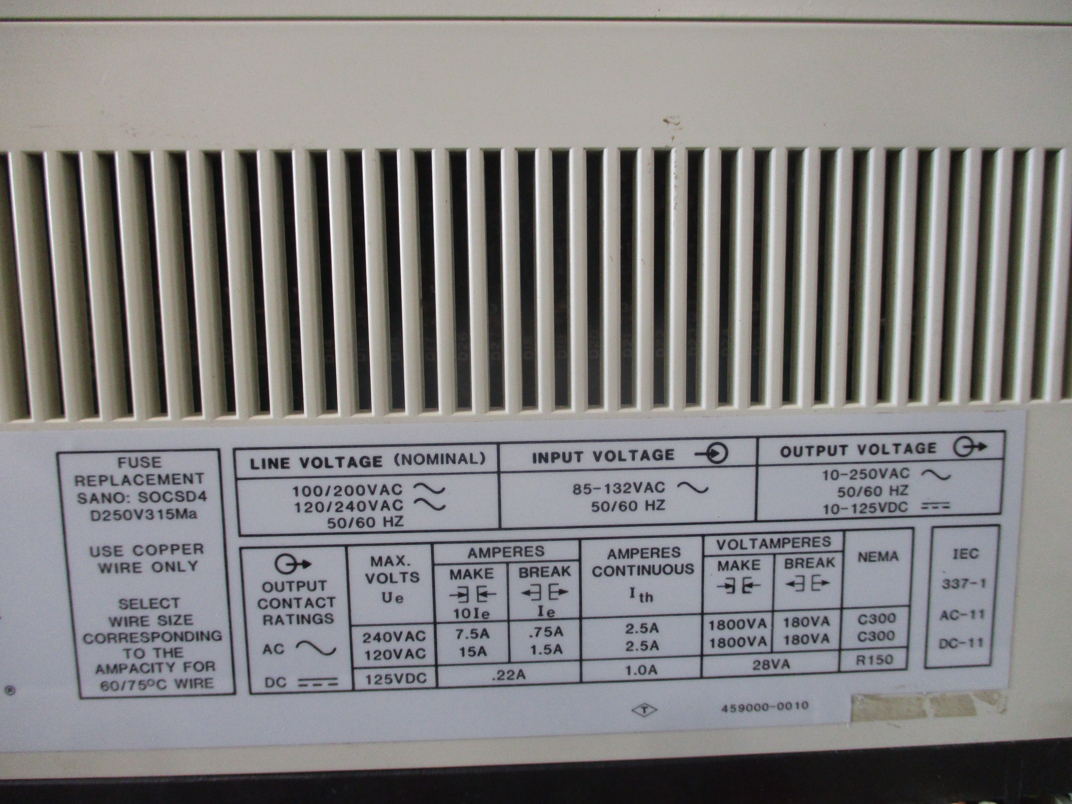 Allen-Bradley SLC 100 Processor Unit 1745-LP101 Ser. B FRN: 4 Used