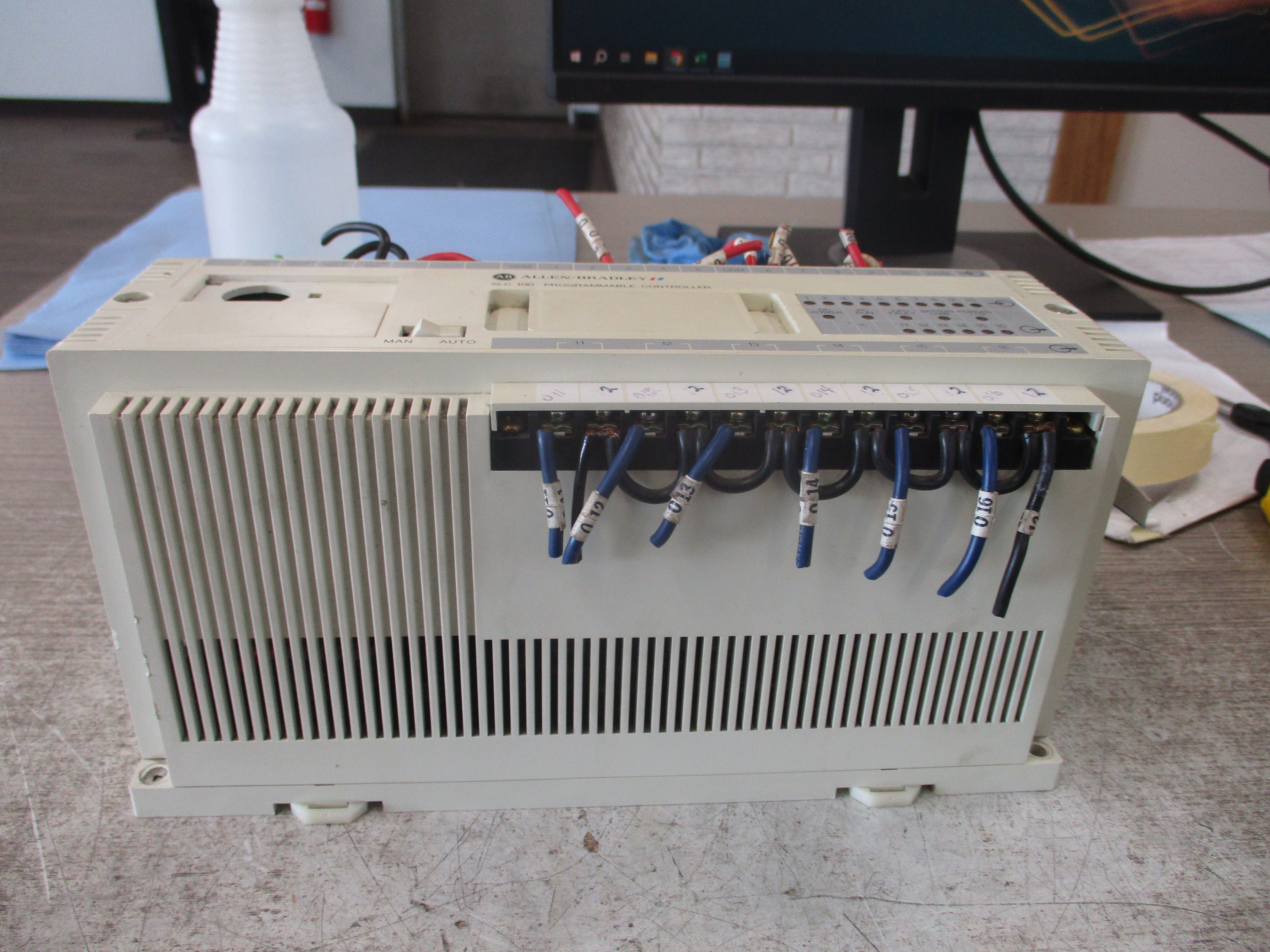 Allen-Bradley SLC 100 Processor Unit 1745-LP101 Ser. B FRN: 4 Used