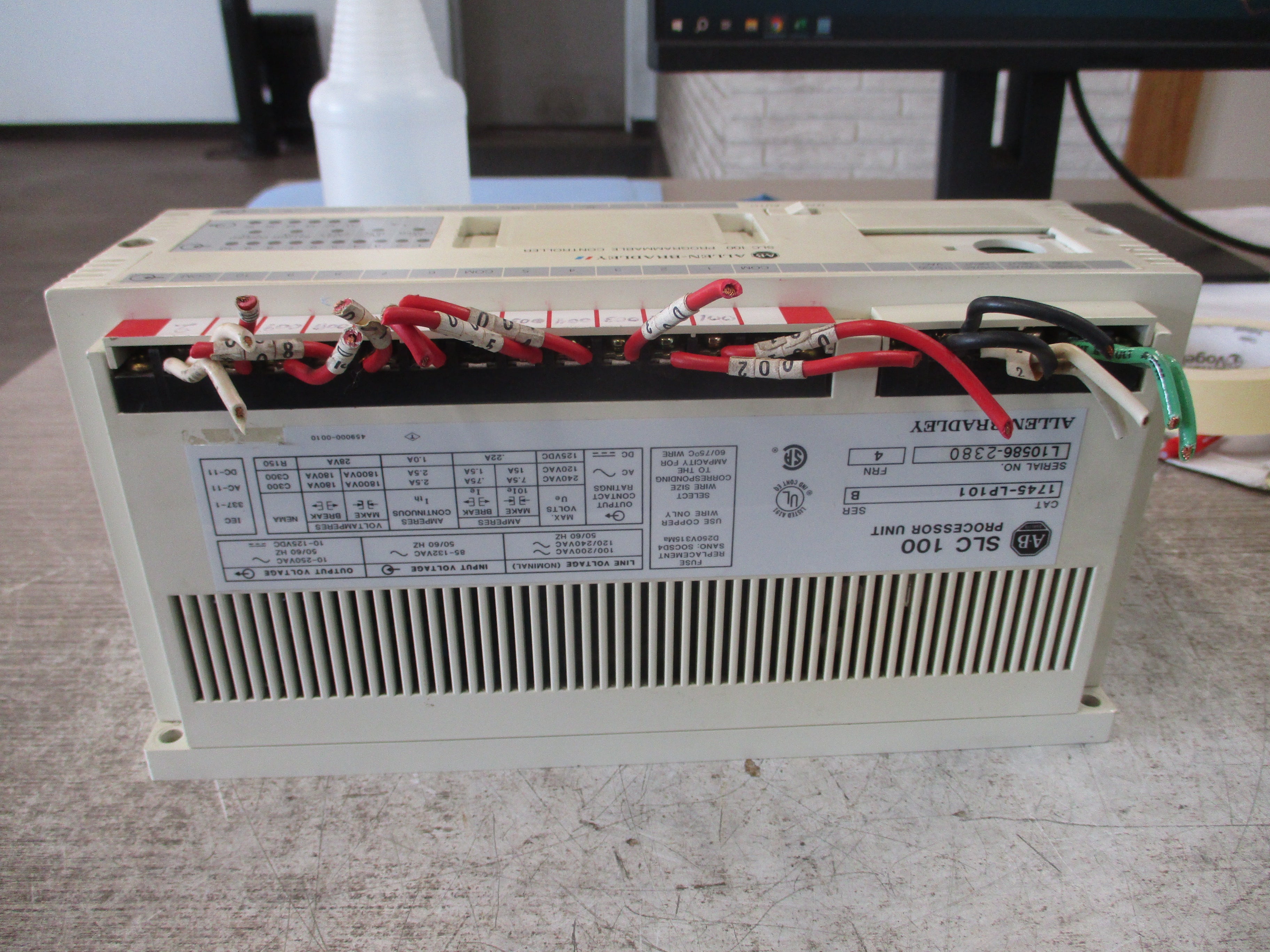 Allen-Bradley SLC 100 Processor Unit 1745-LP101 Ser. B FRN: 4 Used