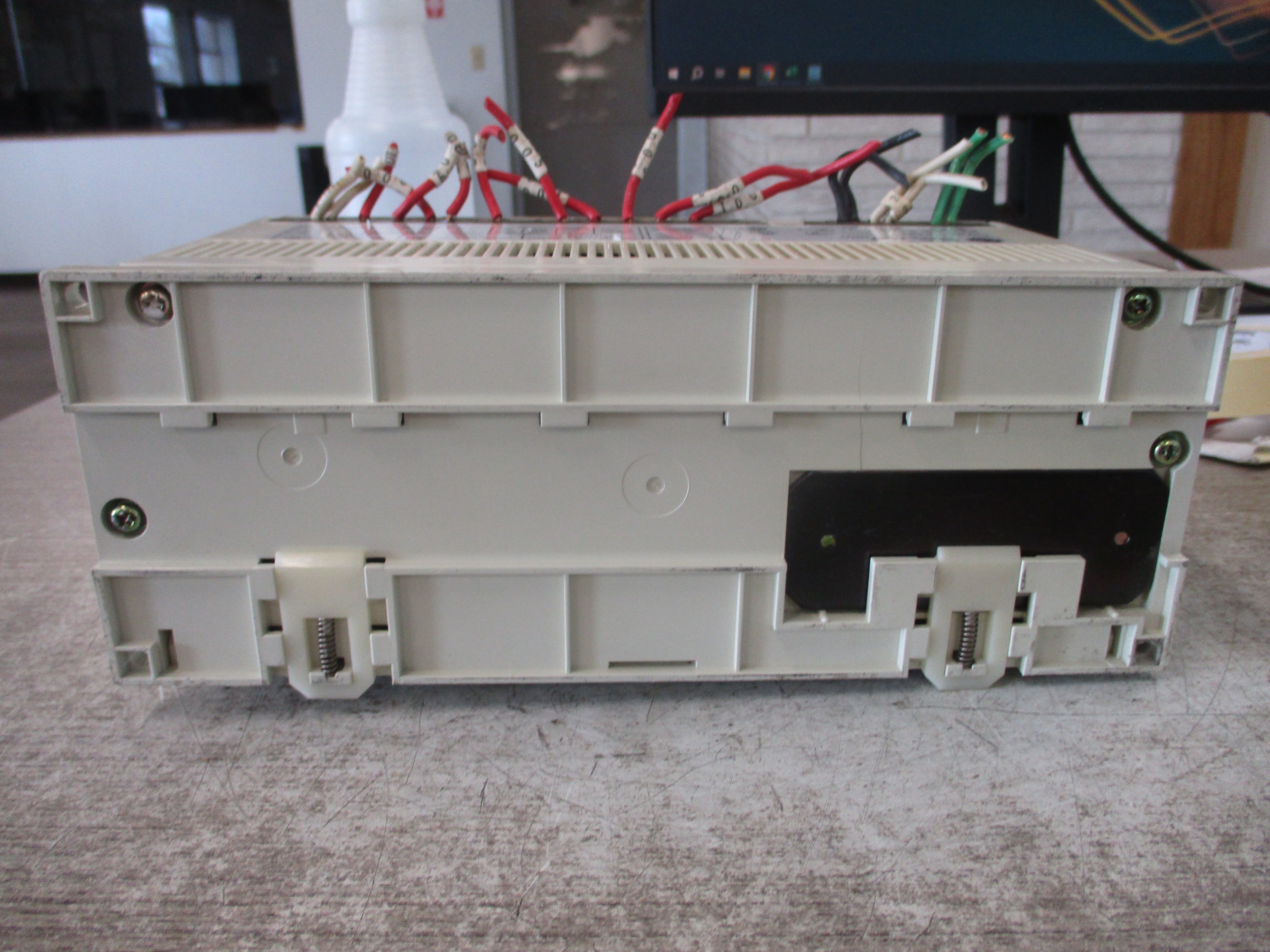 Allen-Bradley SLC 100 Processor Unit 1745-LP101 Ser. B FRN: 4 Used