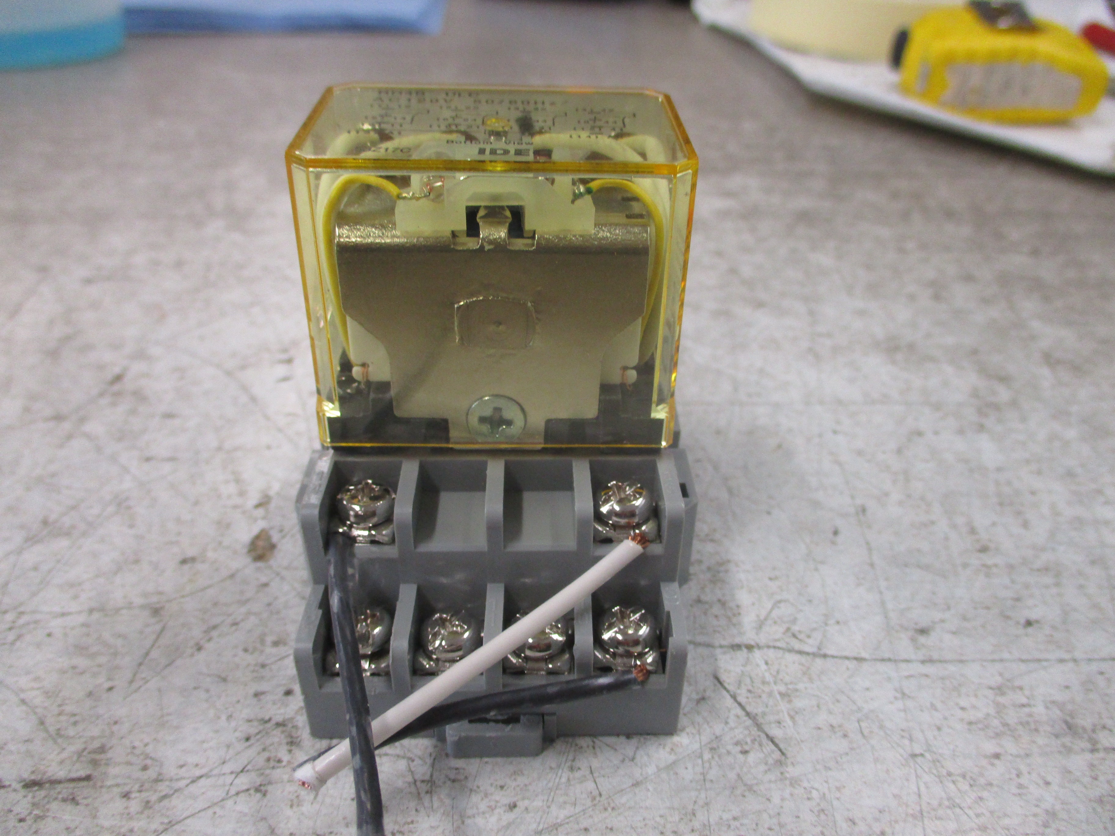 Idec Relay RH4B-ULC 120V Coil W/Base Used