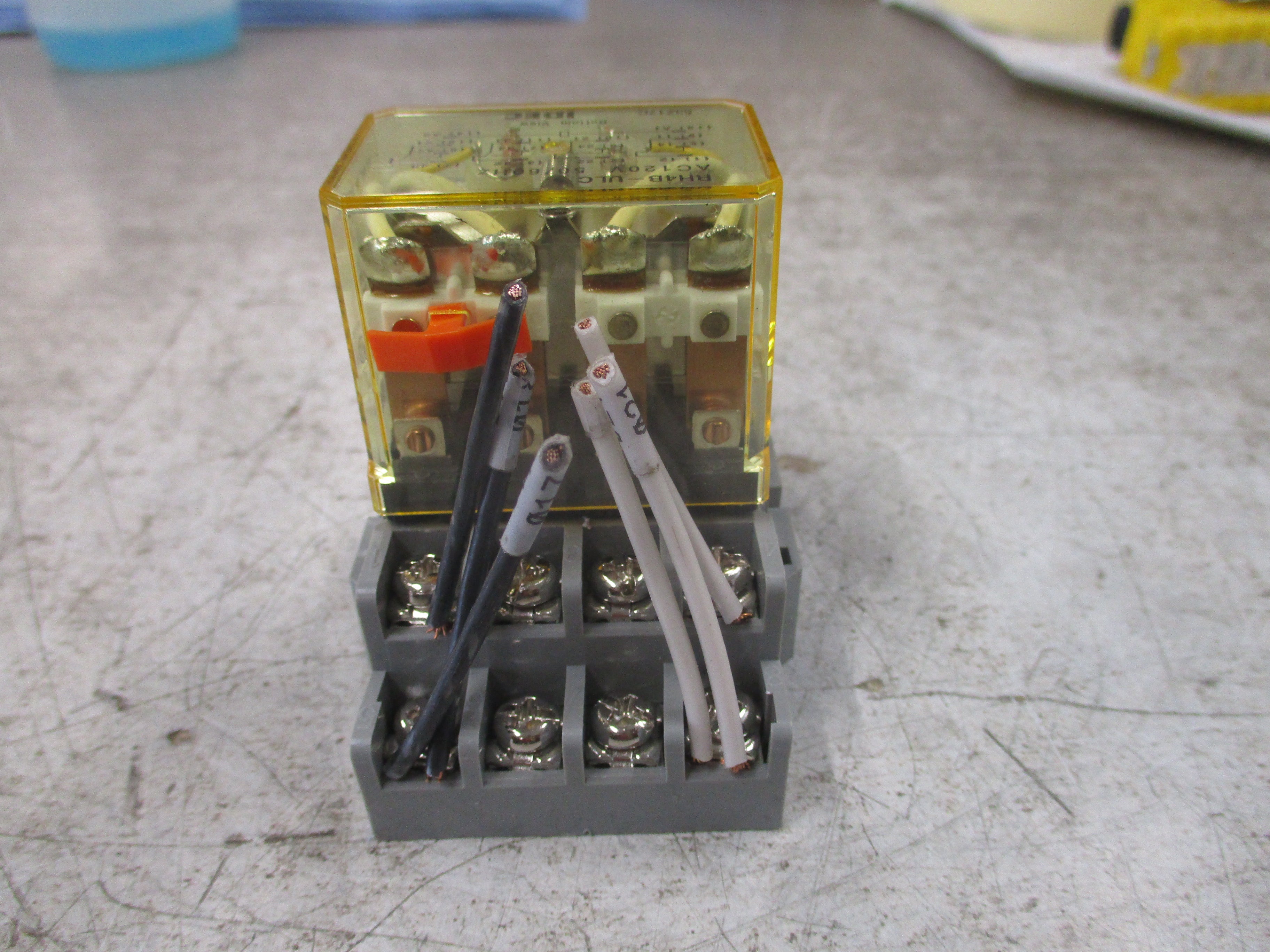 Idec Relay RH4B-ULC 120V Coil W/Base Used