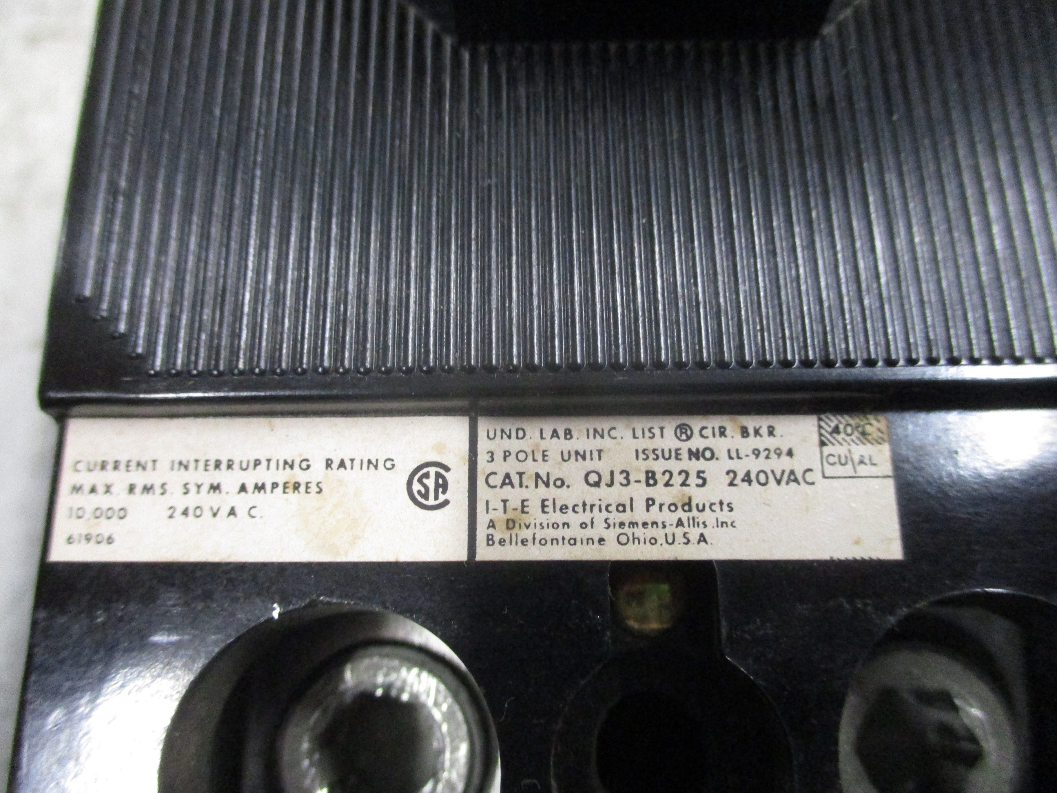 ITE Circuit Breaker QJ3-B225 225A 240V 3P (1) Lug Set Used