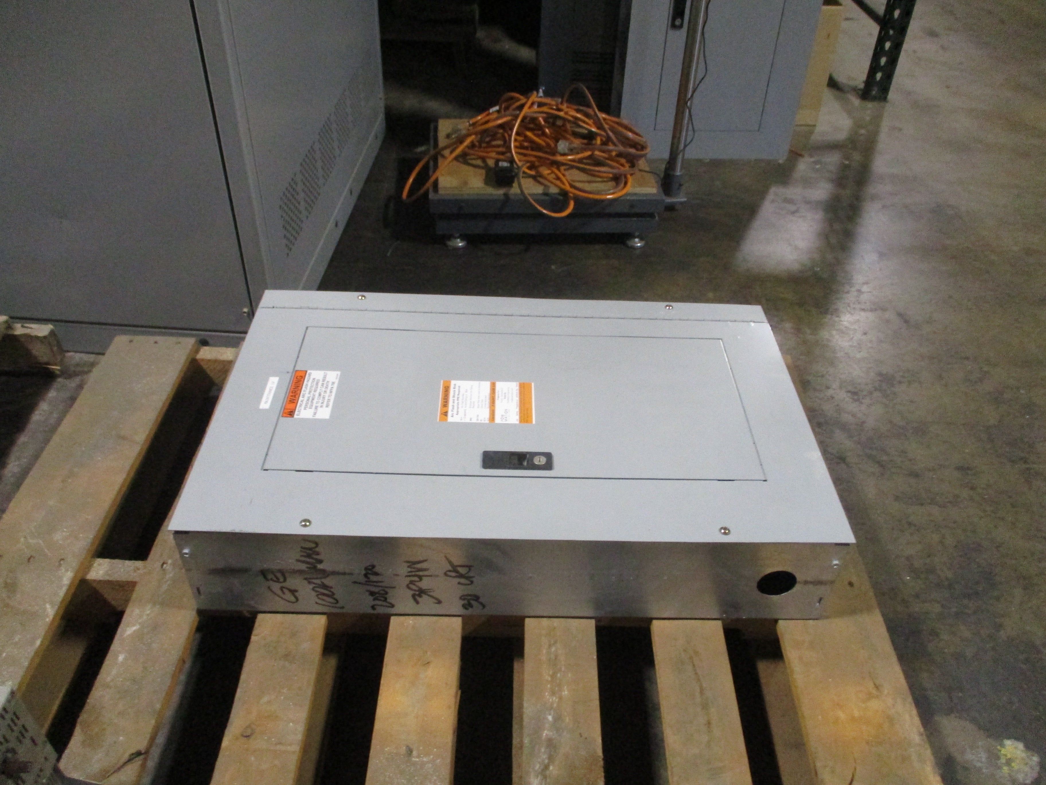 GE Main Breaker Circuit Breaker Panel AQF3301AB 100A Main 208/120V 3PH 4W Used