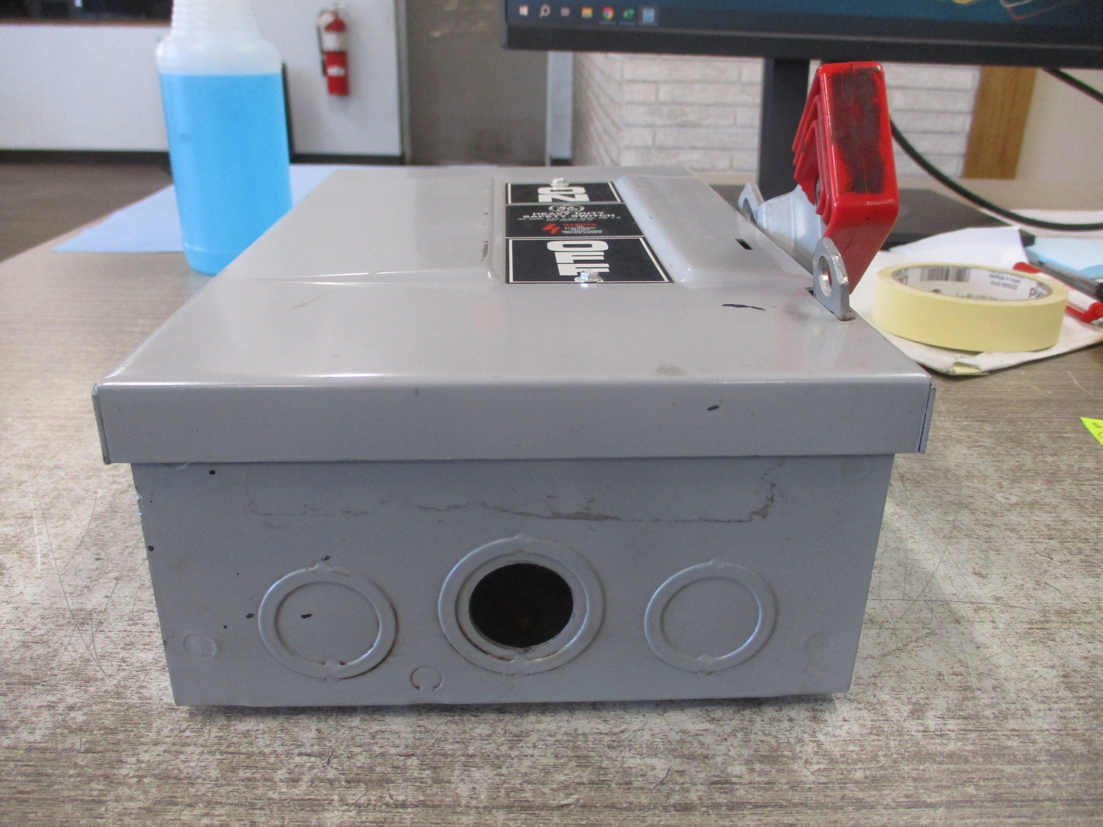 GE Fusible Safety Switch/Disconnect TH4321 30A 240V 3P Used