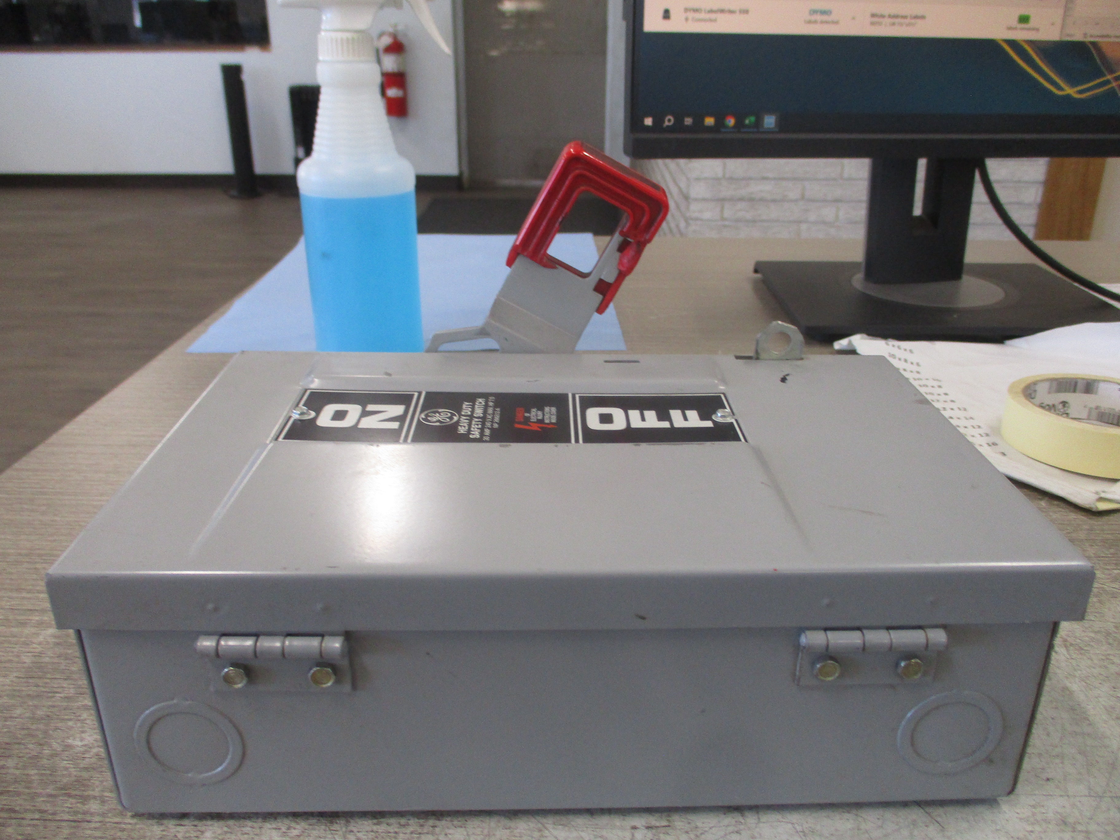 GE Fusible Safety Switch/Disconnect TH4321 30A 240V 3P Used