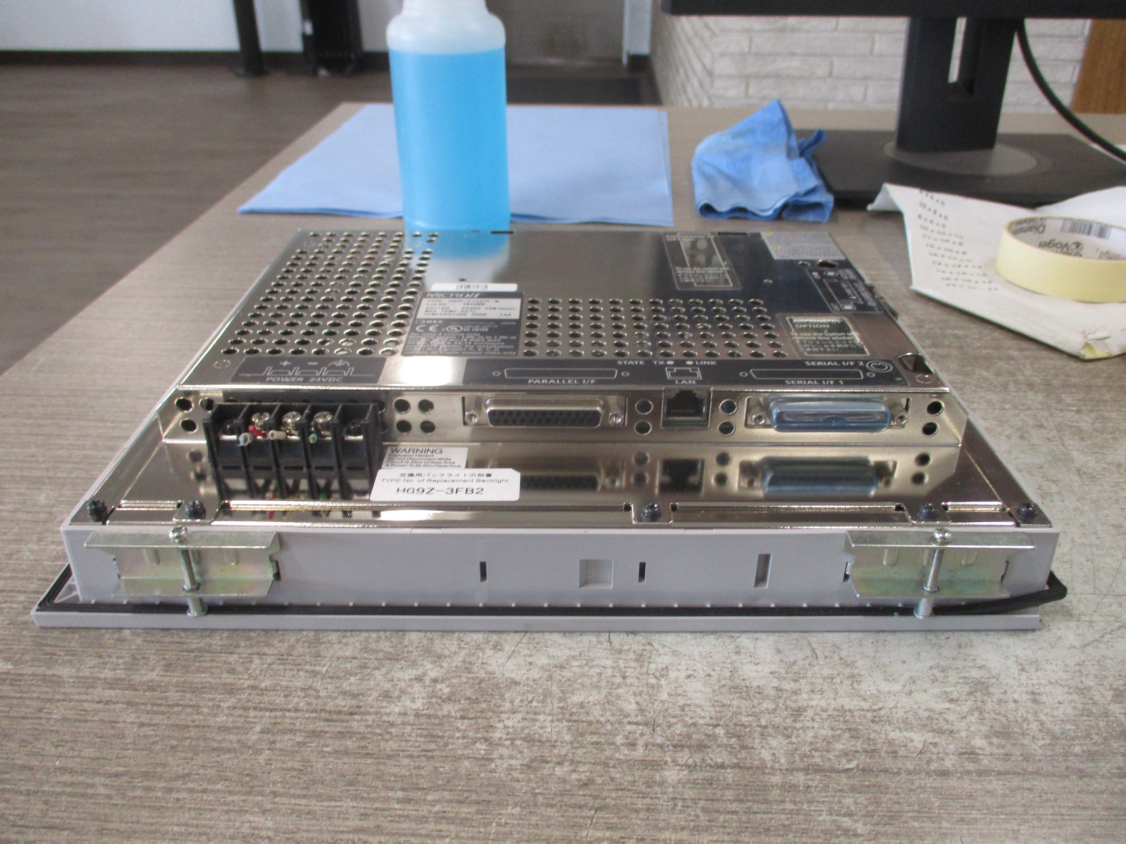 Idec Micro/I HMI Panel HG3F-FT22TF-W 24VDC *Broken Corner* Used