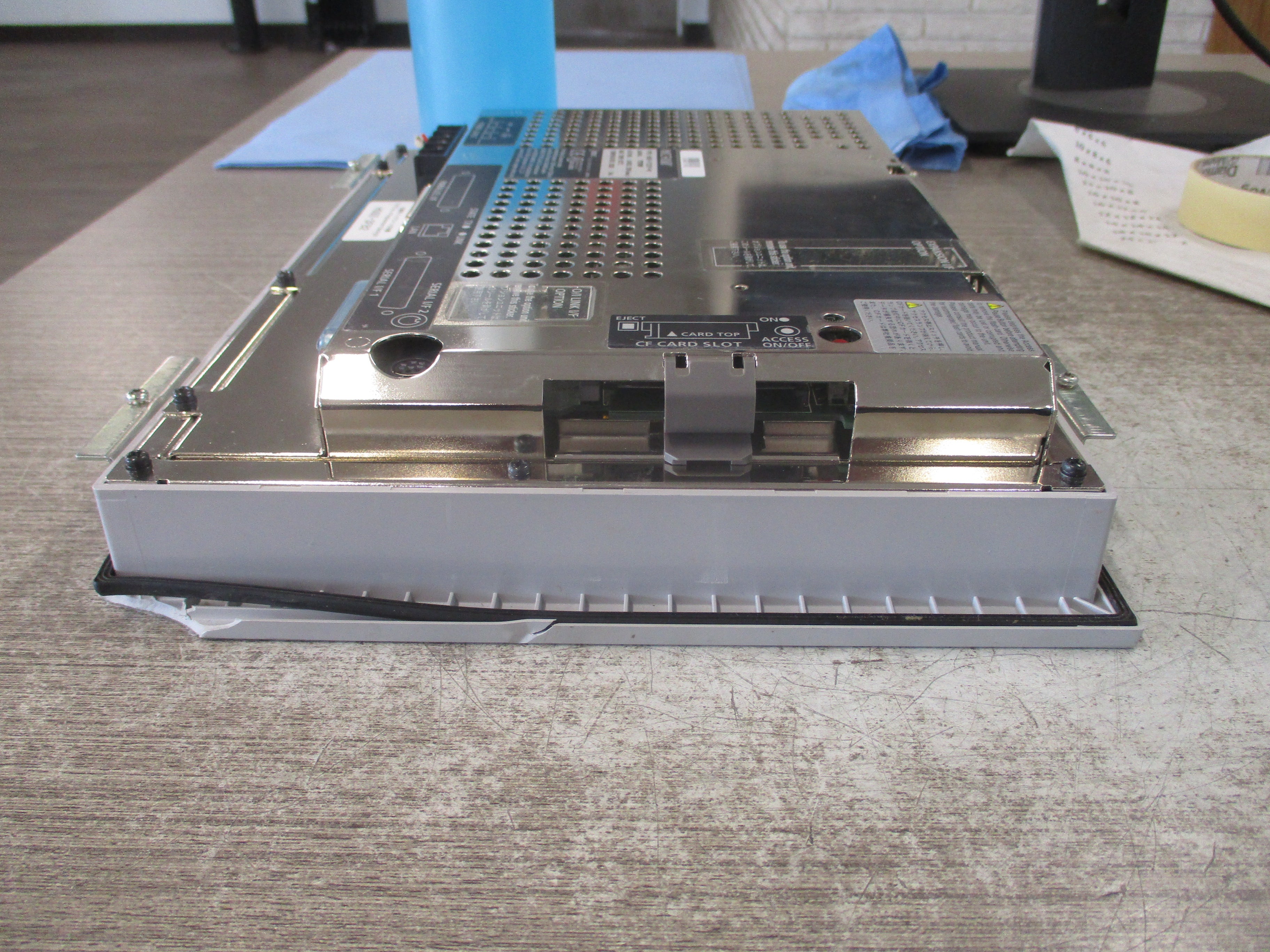 Idec Micro/I HMI Panel HG3F-FT22TF-W 24VDC *Broken Corner* Used