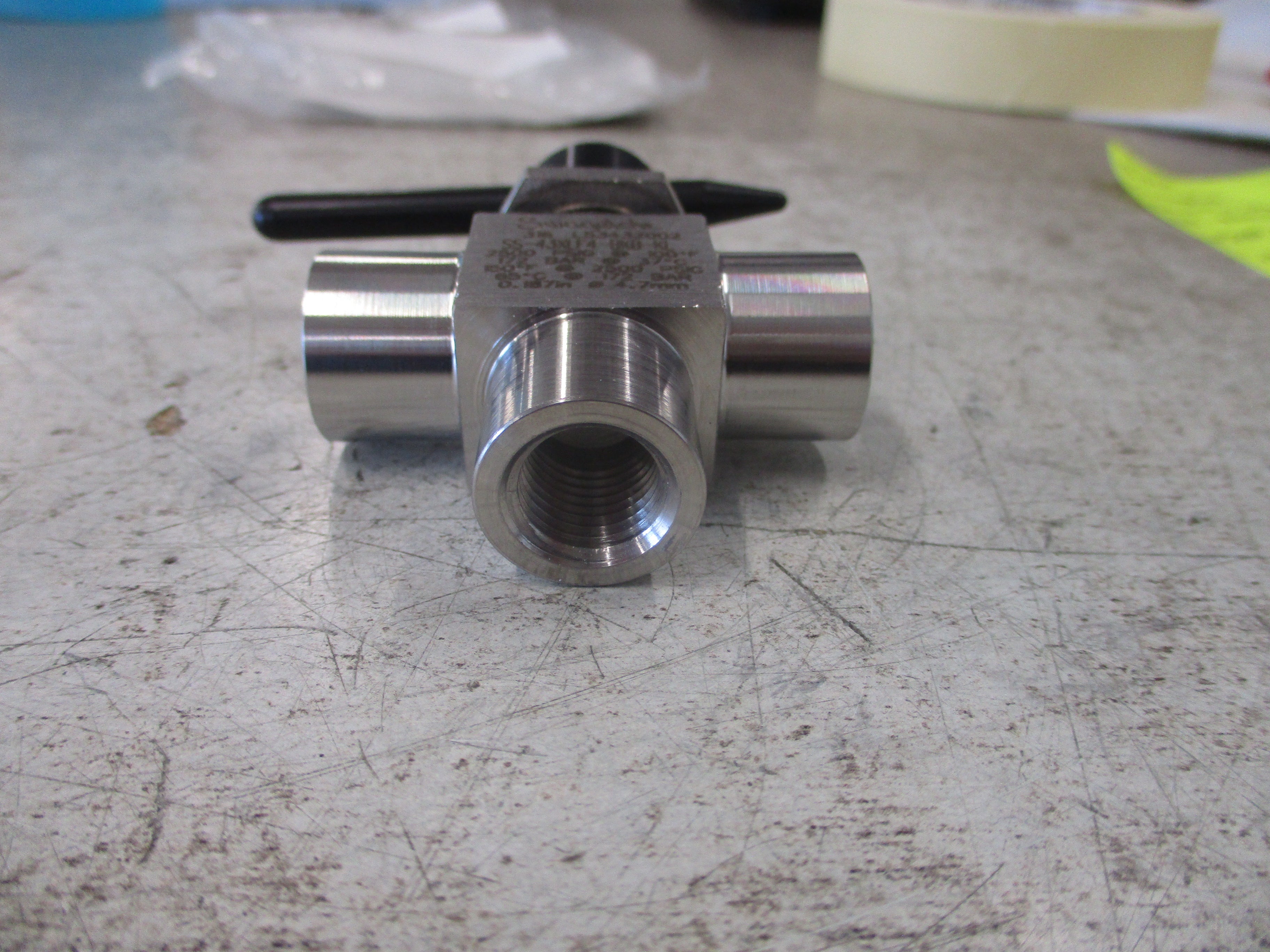 Swagelok Stainless Steel 3-Way Ball Valve SS-43XLF4-BKB-KL 2500 PSIG *No Box*