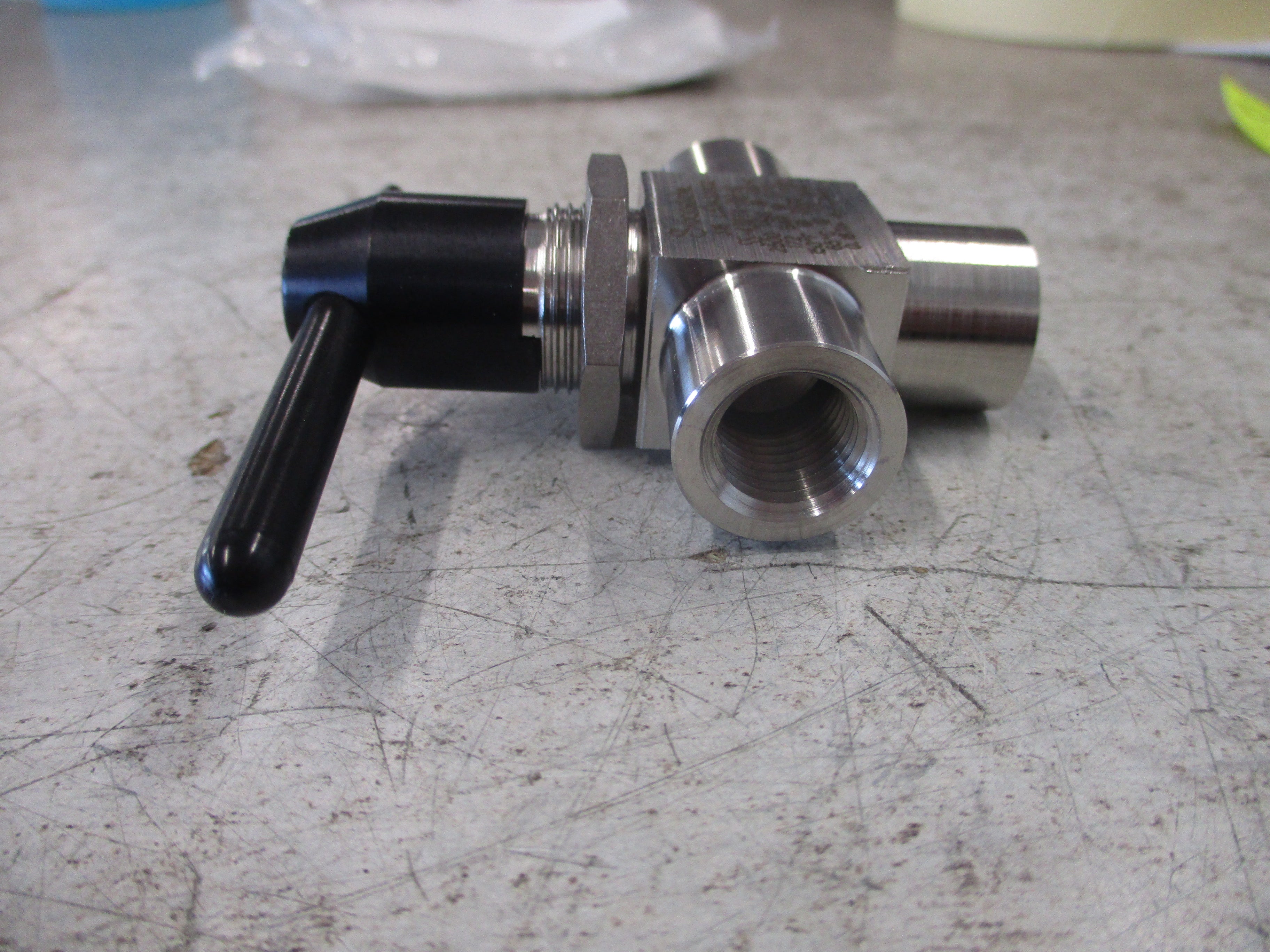 Swagelok Stainless Steel 3-Way Ball Valve SS-43XLF4-BKB-KL 2500 PSIG *No Box*