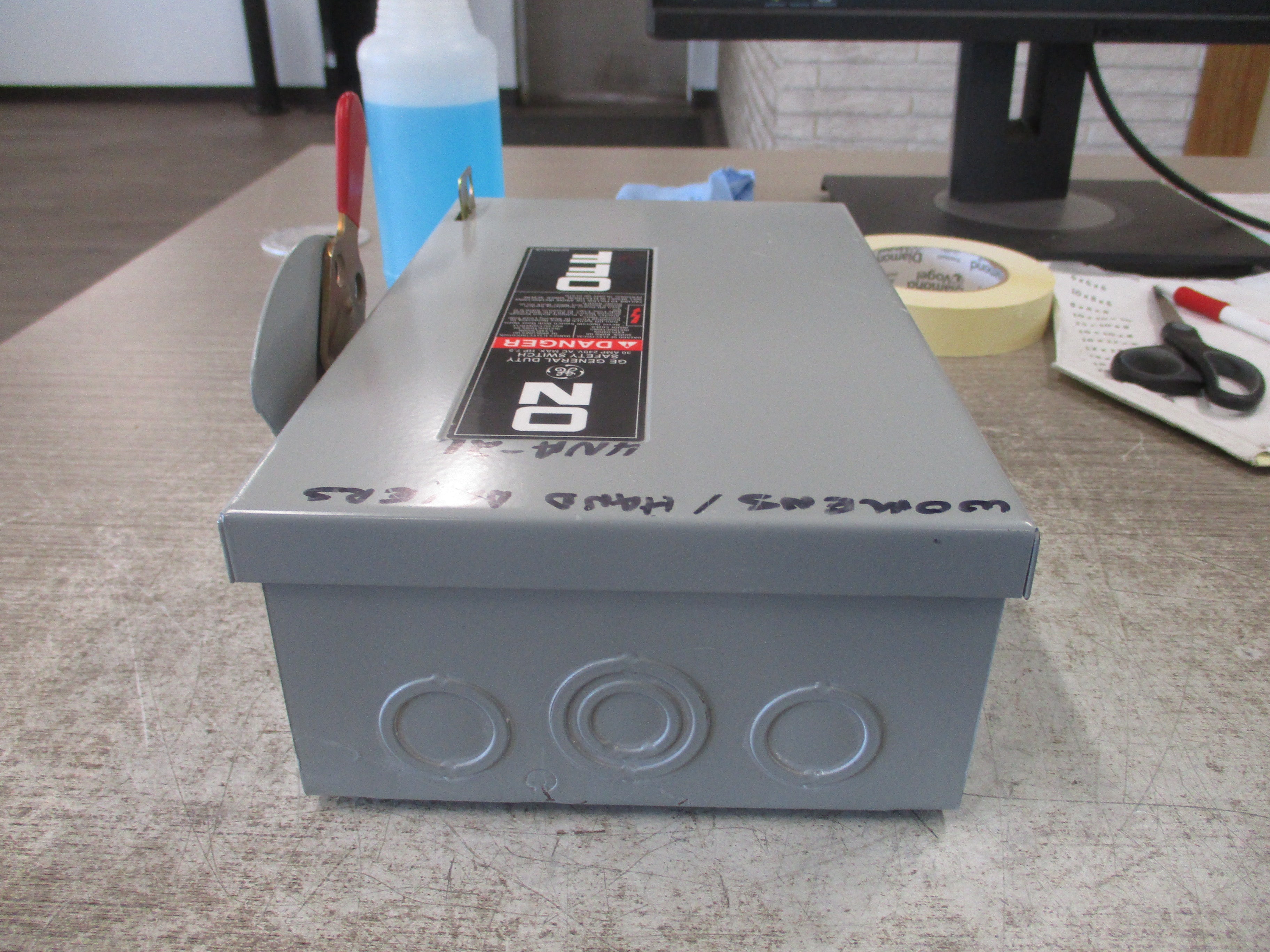 GE Fusible Safety Switch/Disconnect TG3221 30A 240V 2P Used