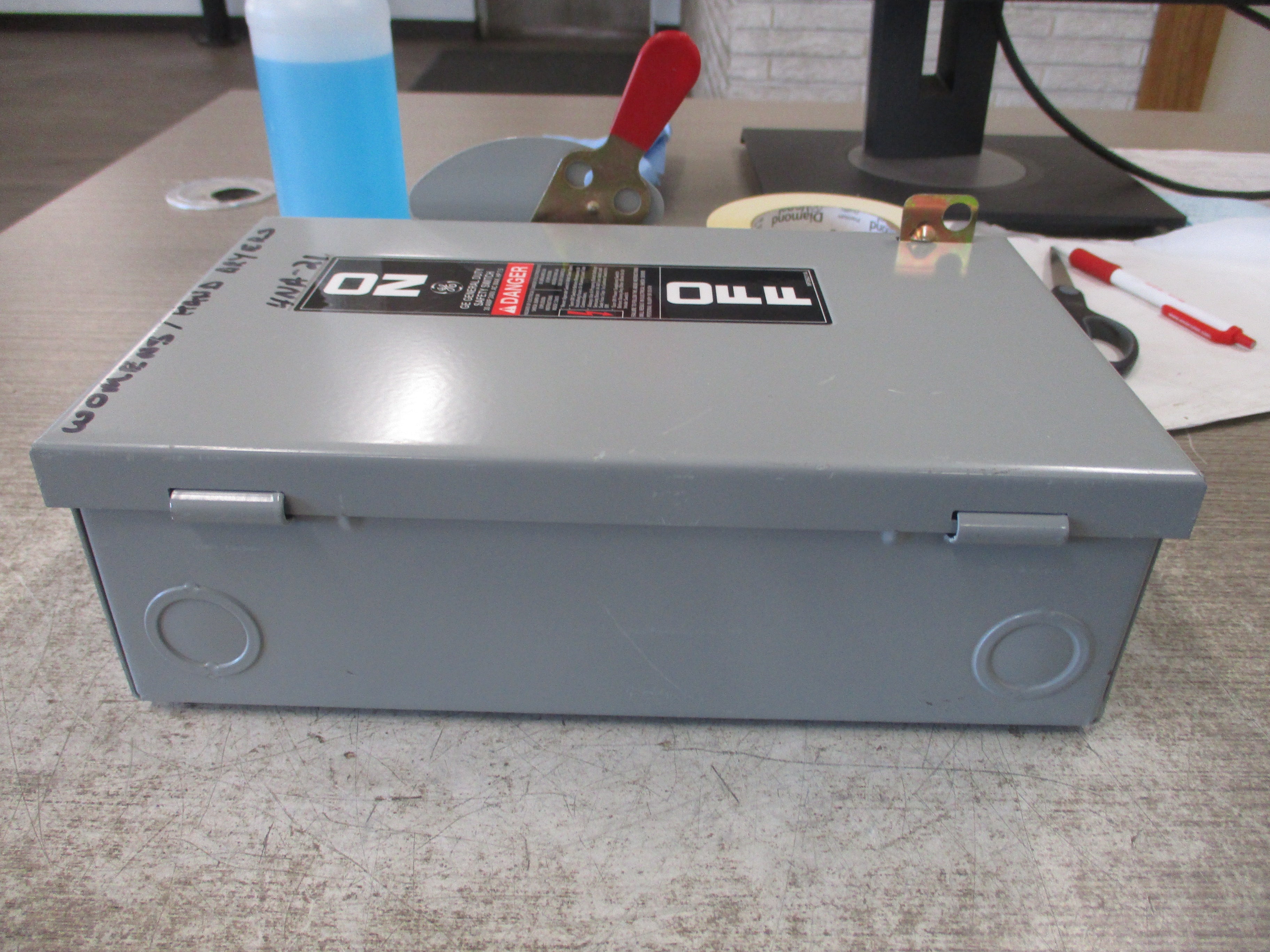 GE Fusible Safety Switch/Disconnect TG3221 30A 240V 2P Used