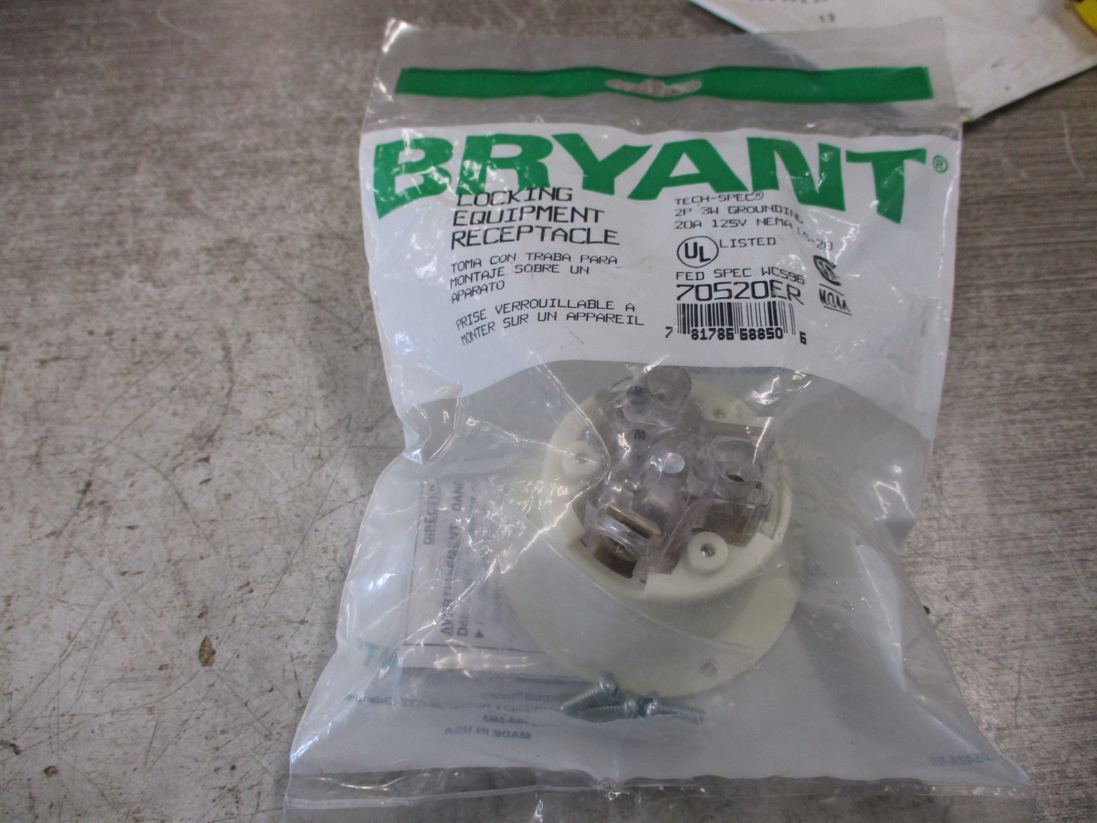 Bryant Locking Receptacle 70520ER 20A 125V 2P 3W New Surplus