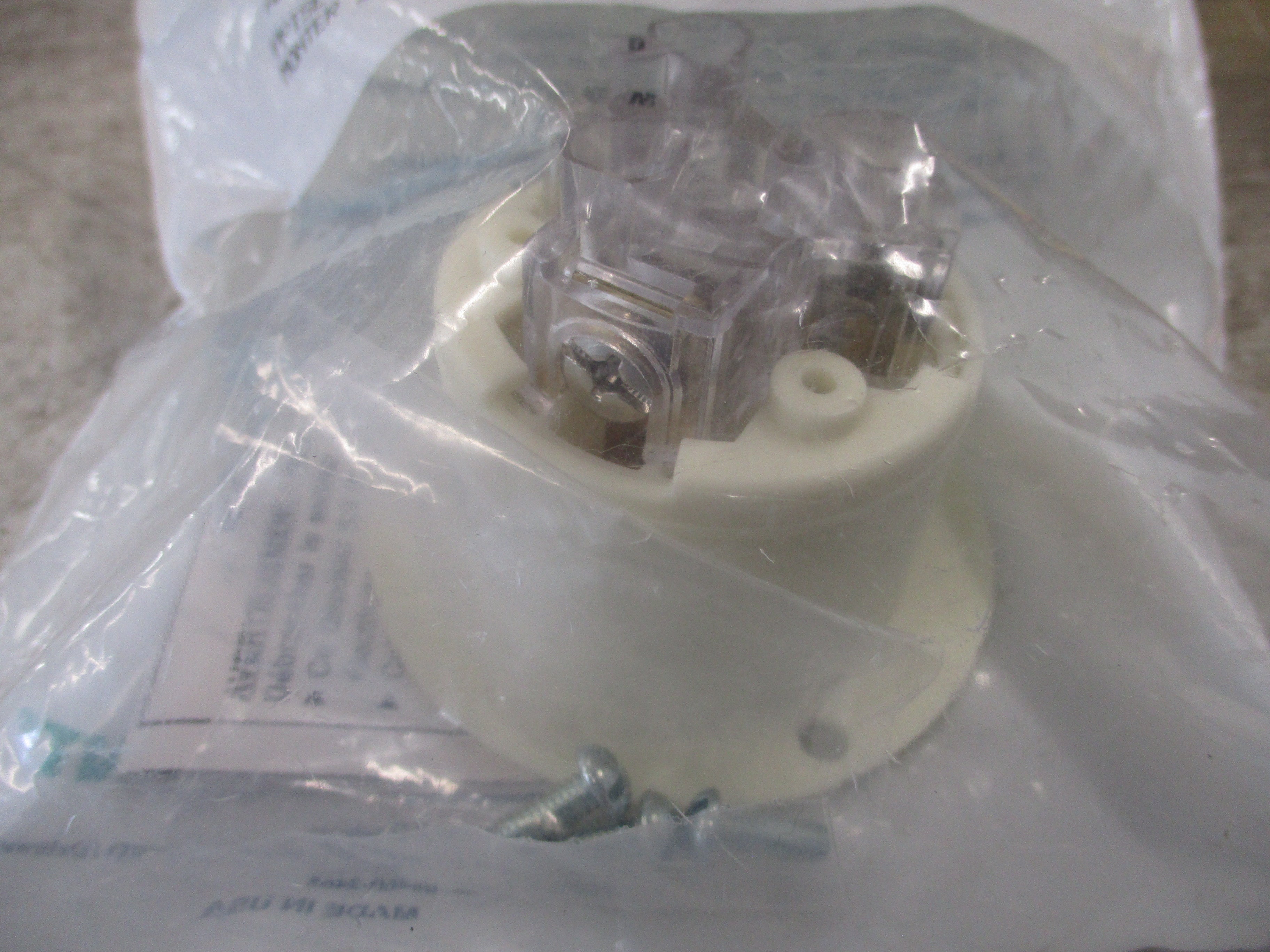 Bryant Locking Receptacle 70520ER 20A 125V 2P 3W New Surplus