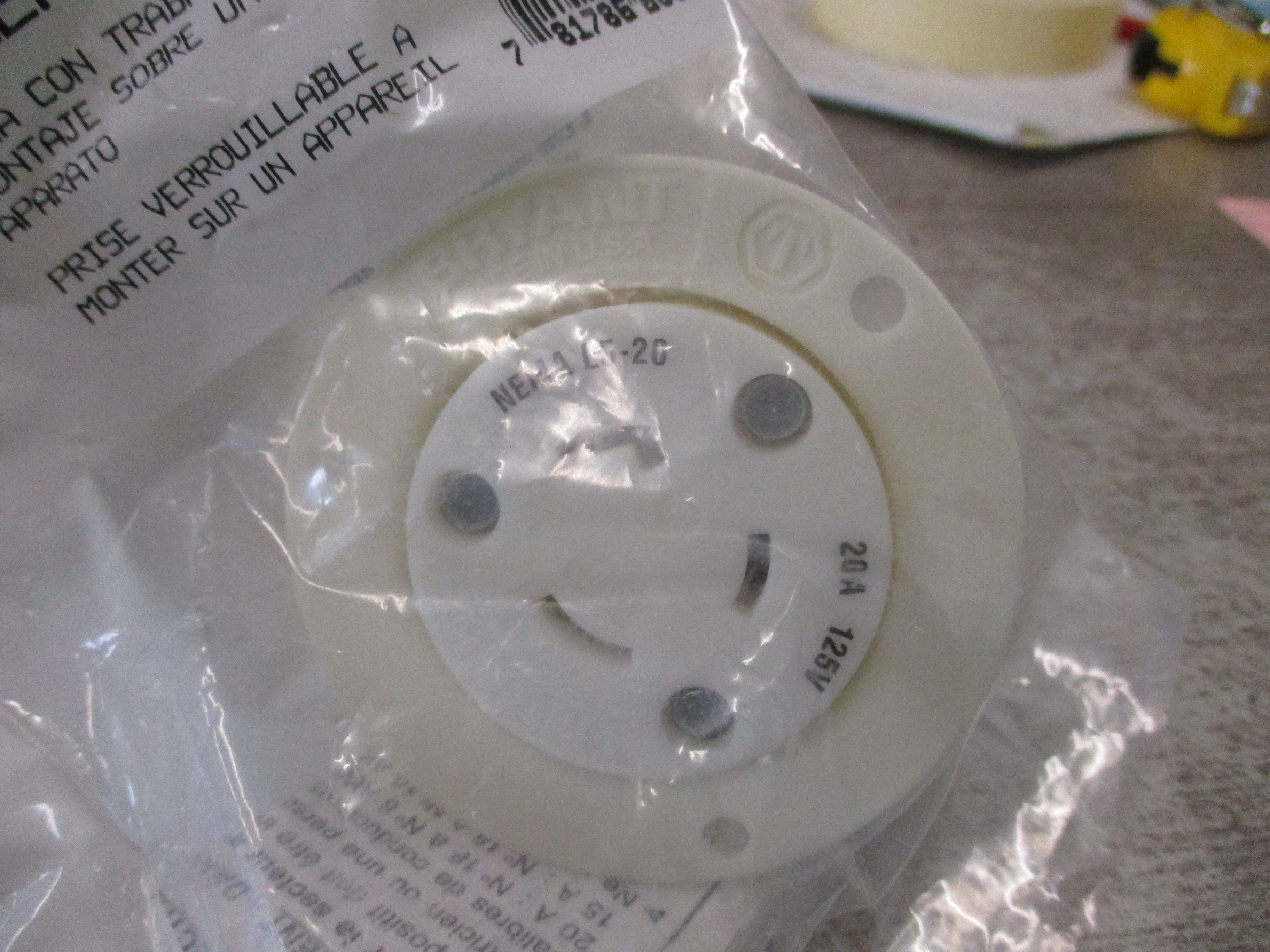 Bryant Locking Receptacle 70520ER 20A 125V 2P 3W New Surplus