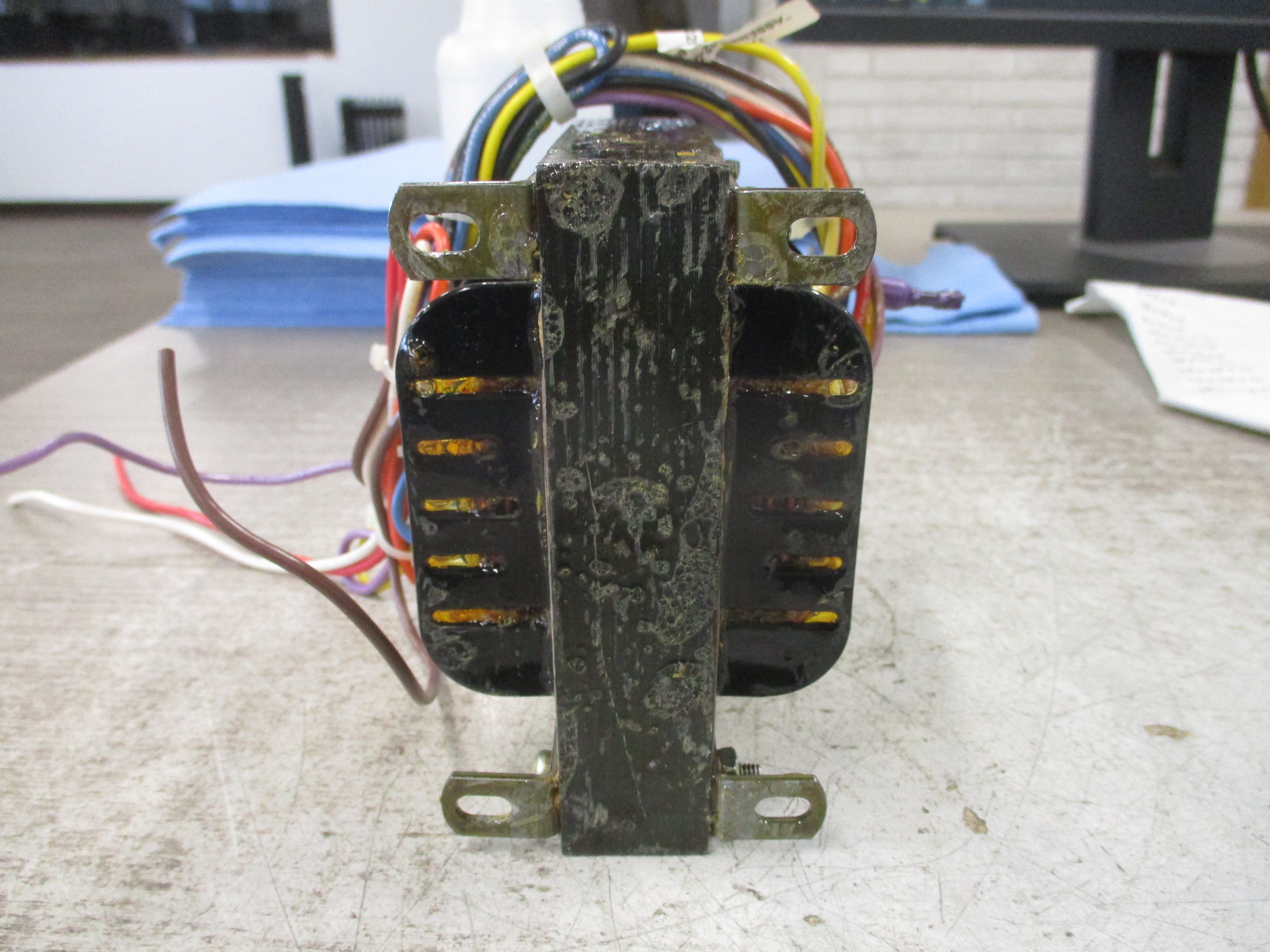 Liebert Transformer 136201P3 200/120VA Input: 460-600V Output: 24V 60Hz Used