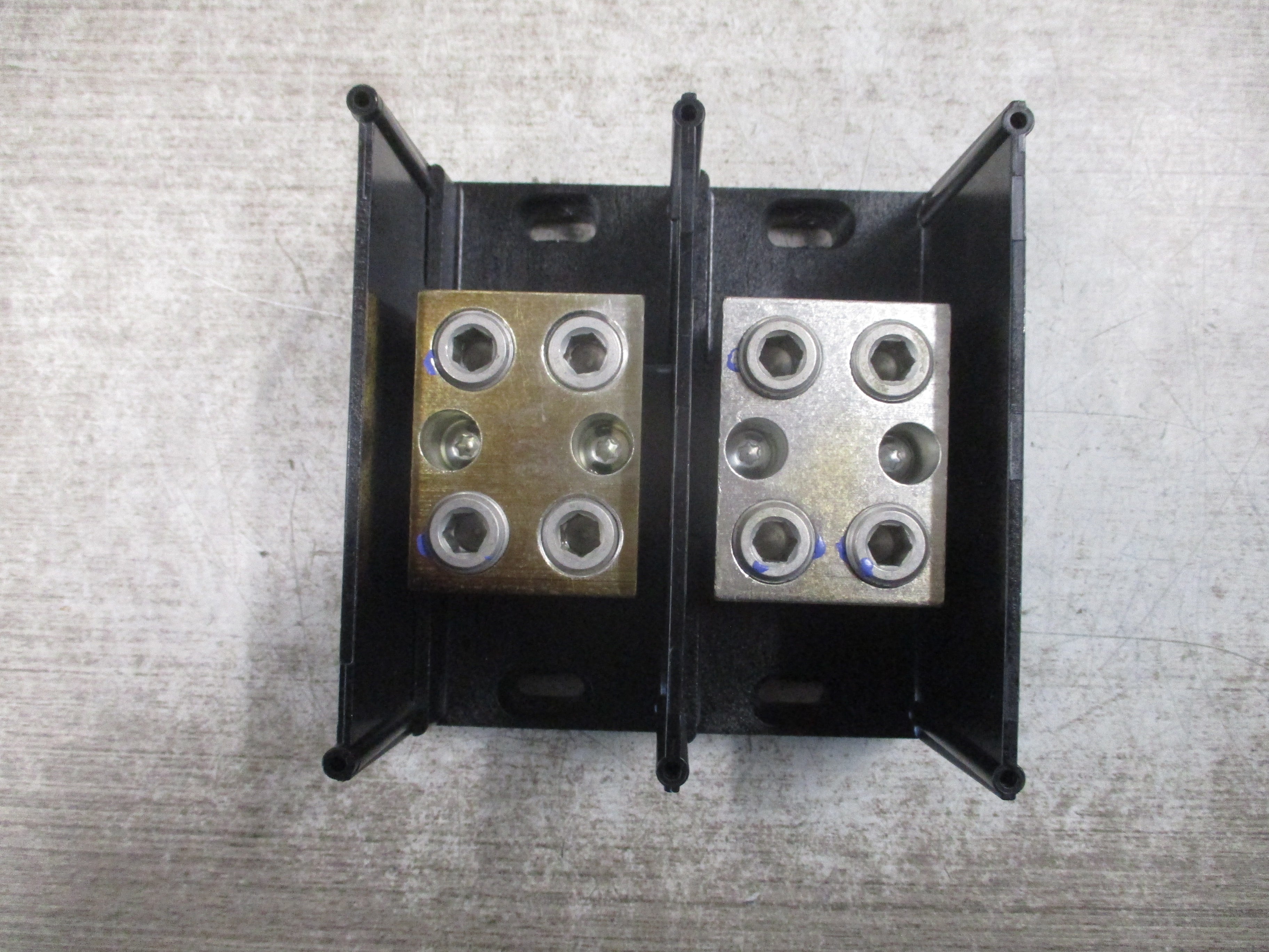 Ferraz Shawmut Power Distribution Block 69122 2P 600V Line: 350-#6 Load: 350-#6