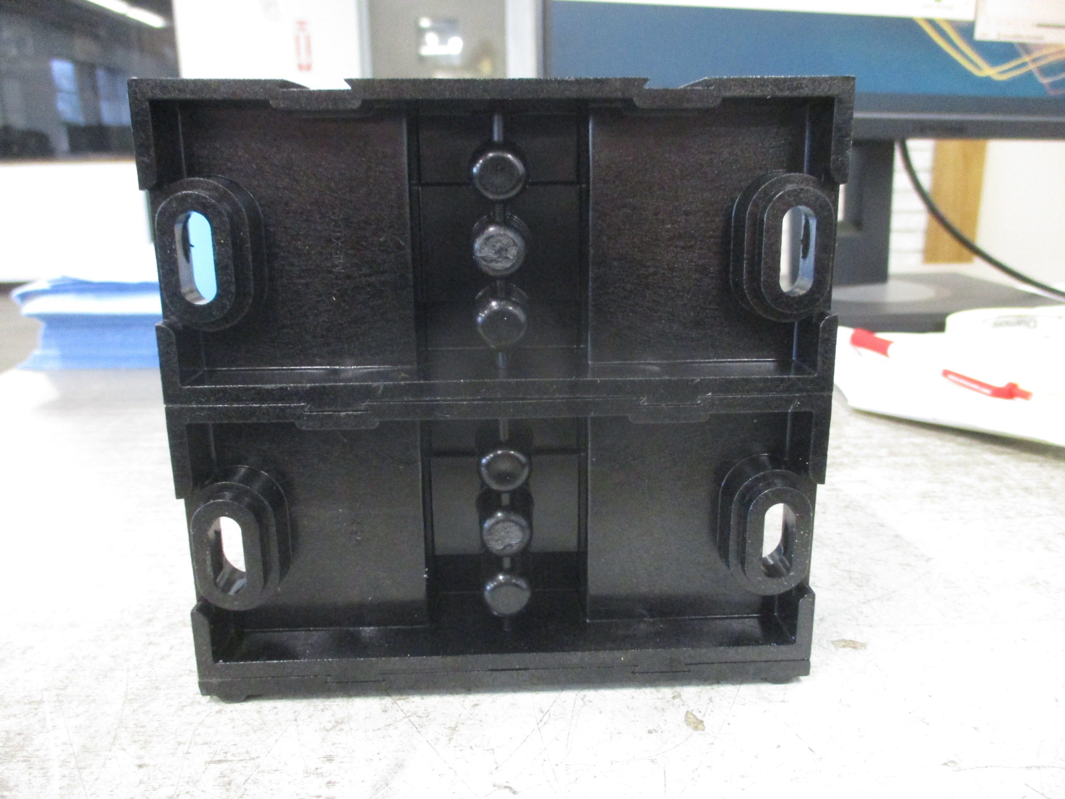 Ferraz Shawmut Power Distribution Block 69122 2P 600V Line: 350-#6 Load: 350-#6