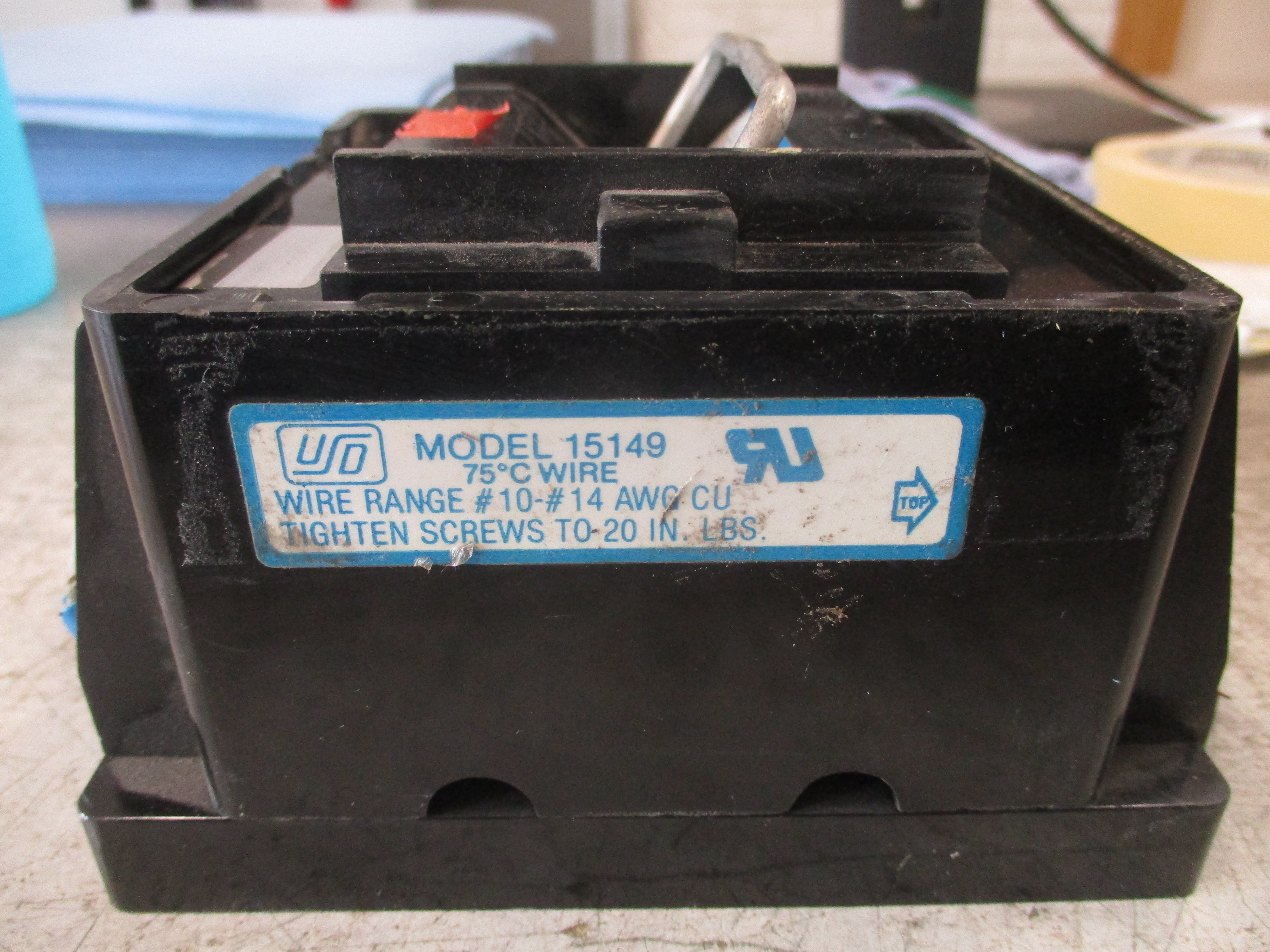 USD Pullout Switch w/Fuses 15149 3 Pole 30 A 600 V J Fuse *Chipped Case* Used