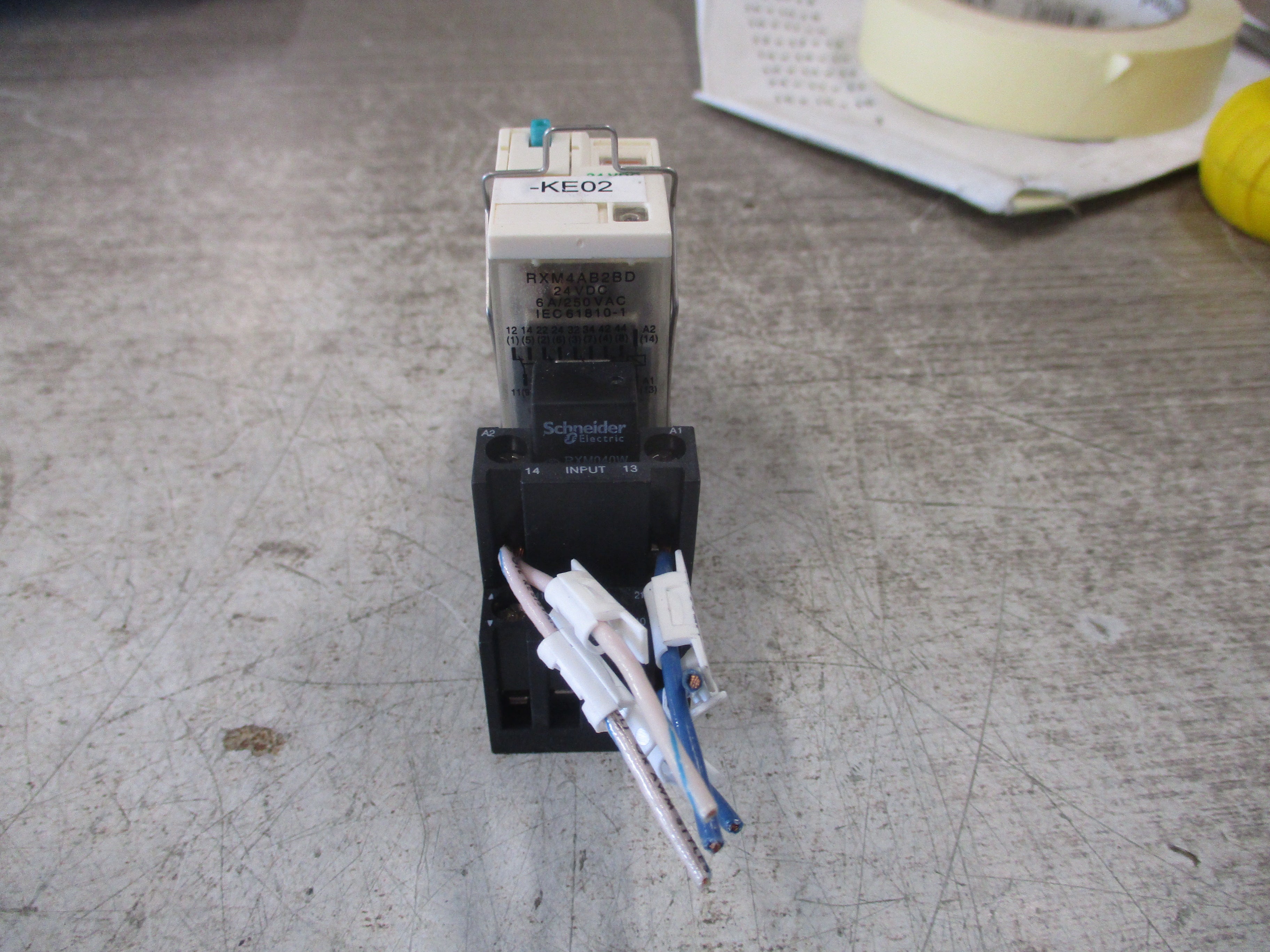 Schneider Electric Relay RXM4AB2BD 24VDC Coil W/Base Used