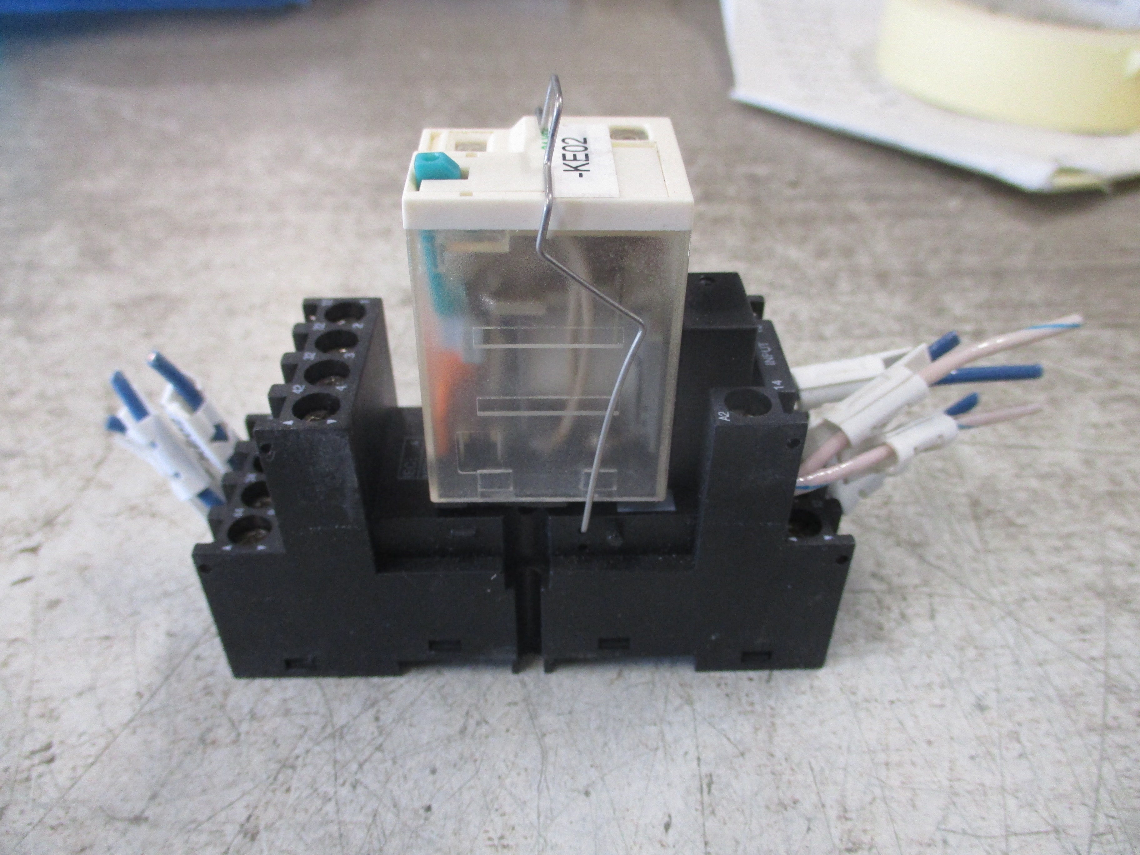 Schneider Electric Relay RXM4AB2BD 24VDC Coil W/Base Used
