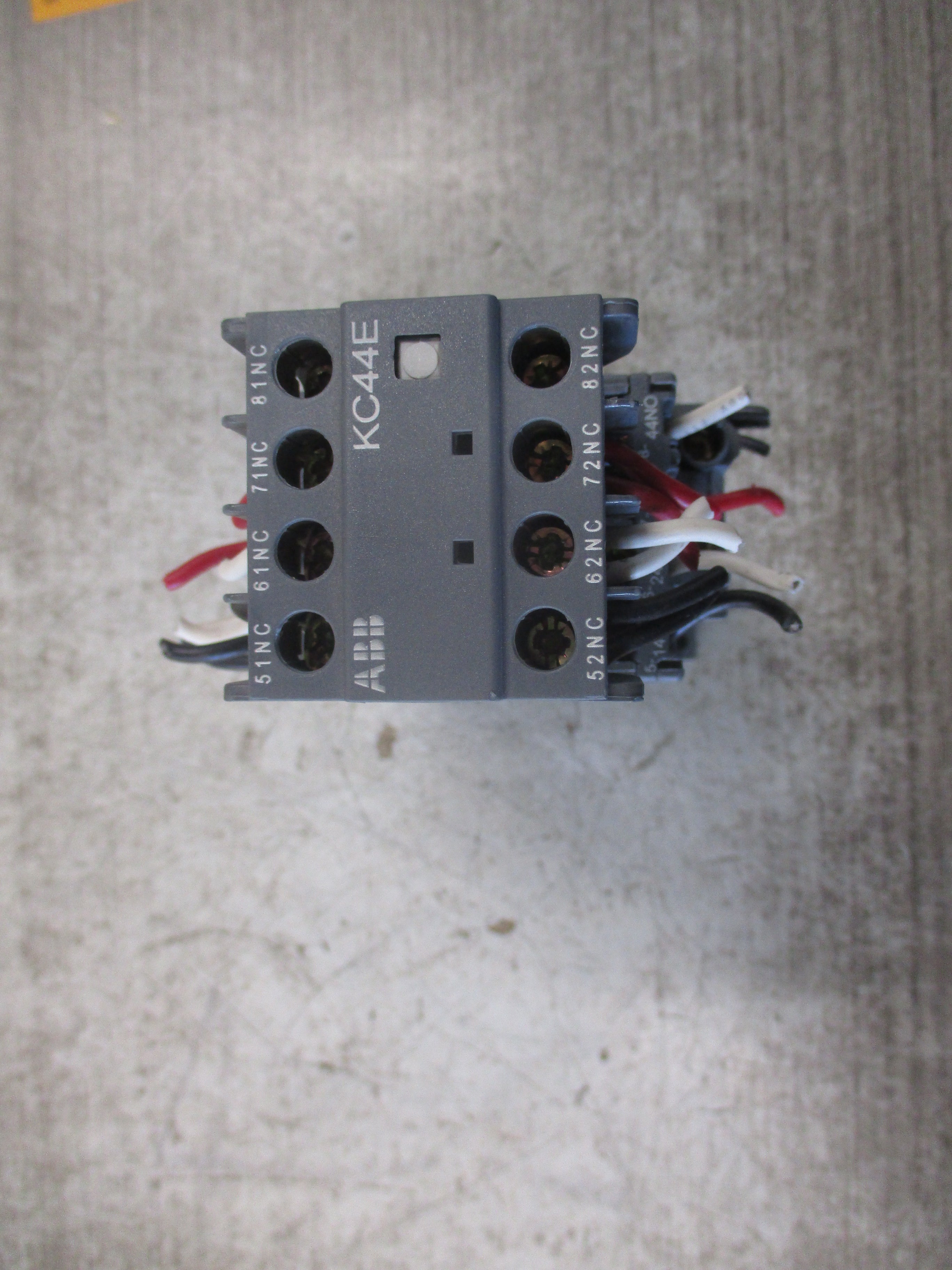ABB Control Relay 140104164-001 24VDC Coil *No DIN-Rail Mount* Used