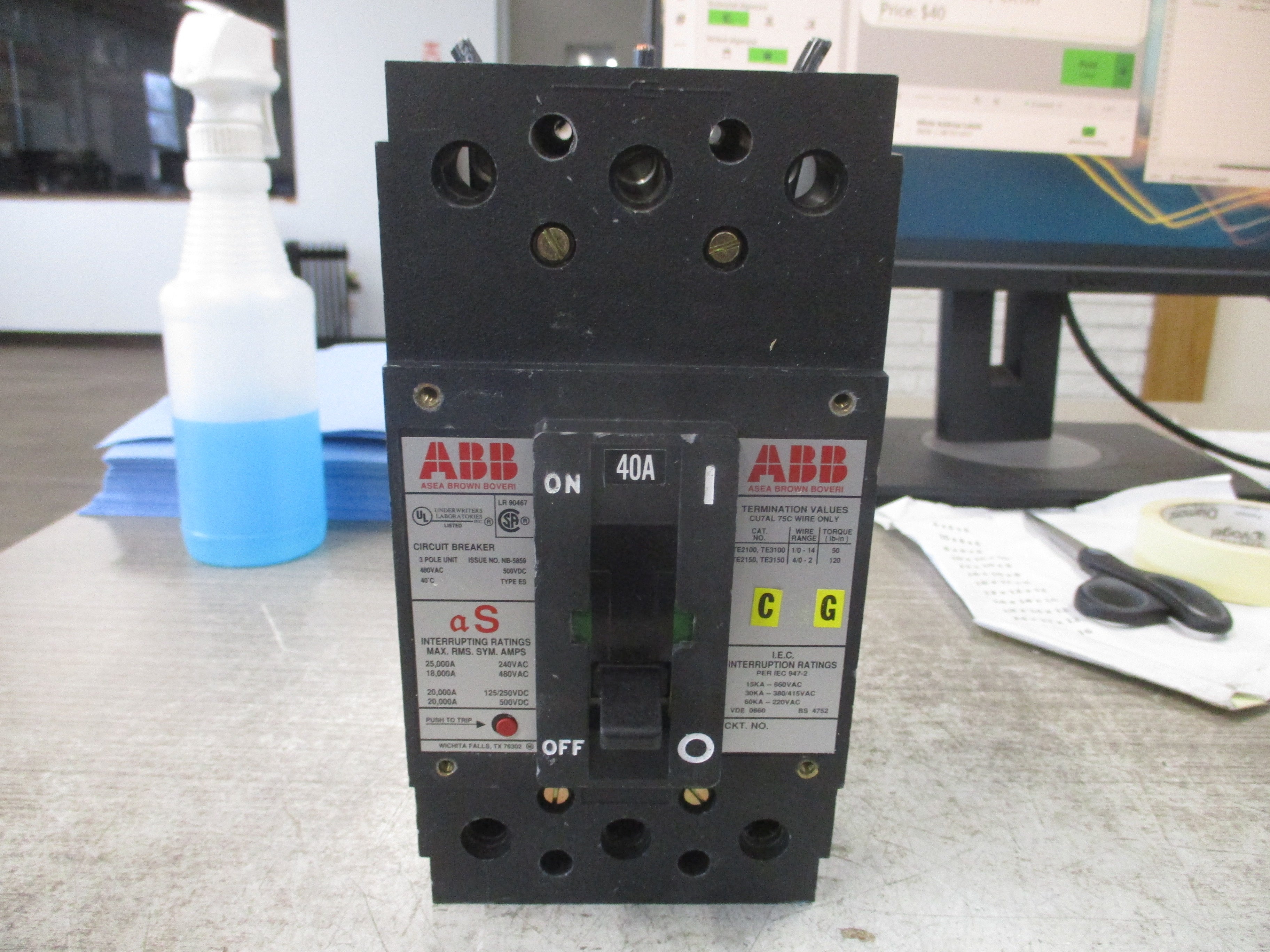 ABB Type ES Circuit Breaker UXAB 727131 R 111 40A 240/480V 3P Used